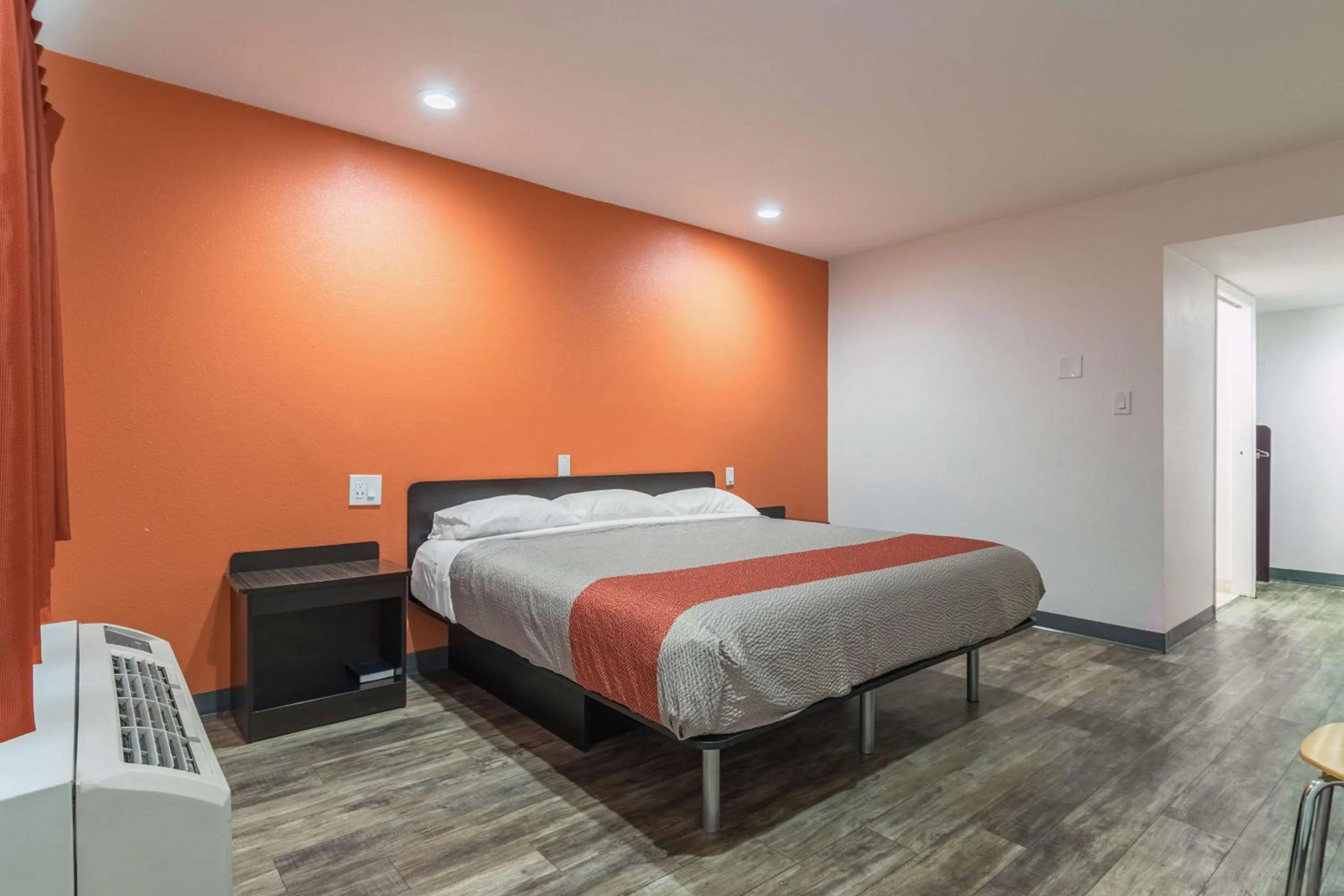 King Room with Roll-In Shower - single occupancy - Disability Access in Motel 6-Barstow, CA - Route 66