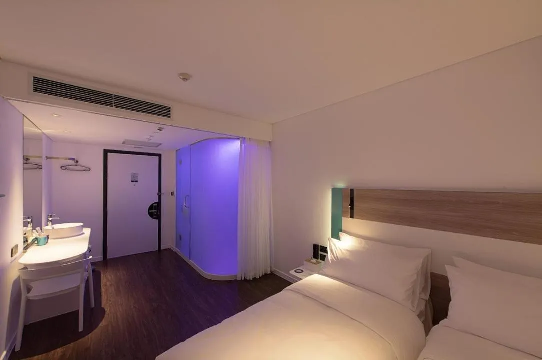 Deluxe Twin Room - single occupancy in SOJO Hotel Hoa Binh