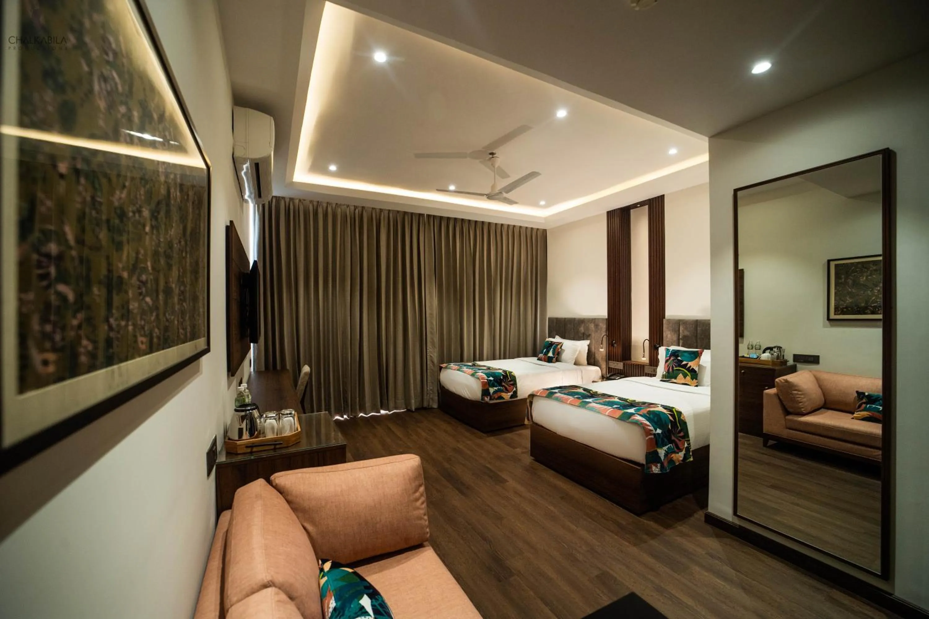 Elegant Twin Bed Room in Aura Boutique Hotel