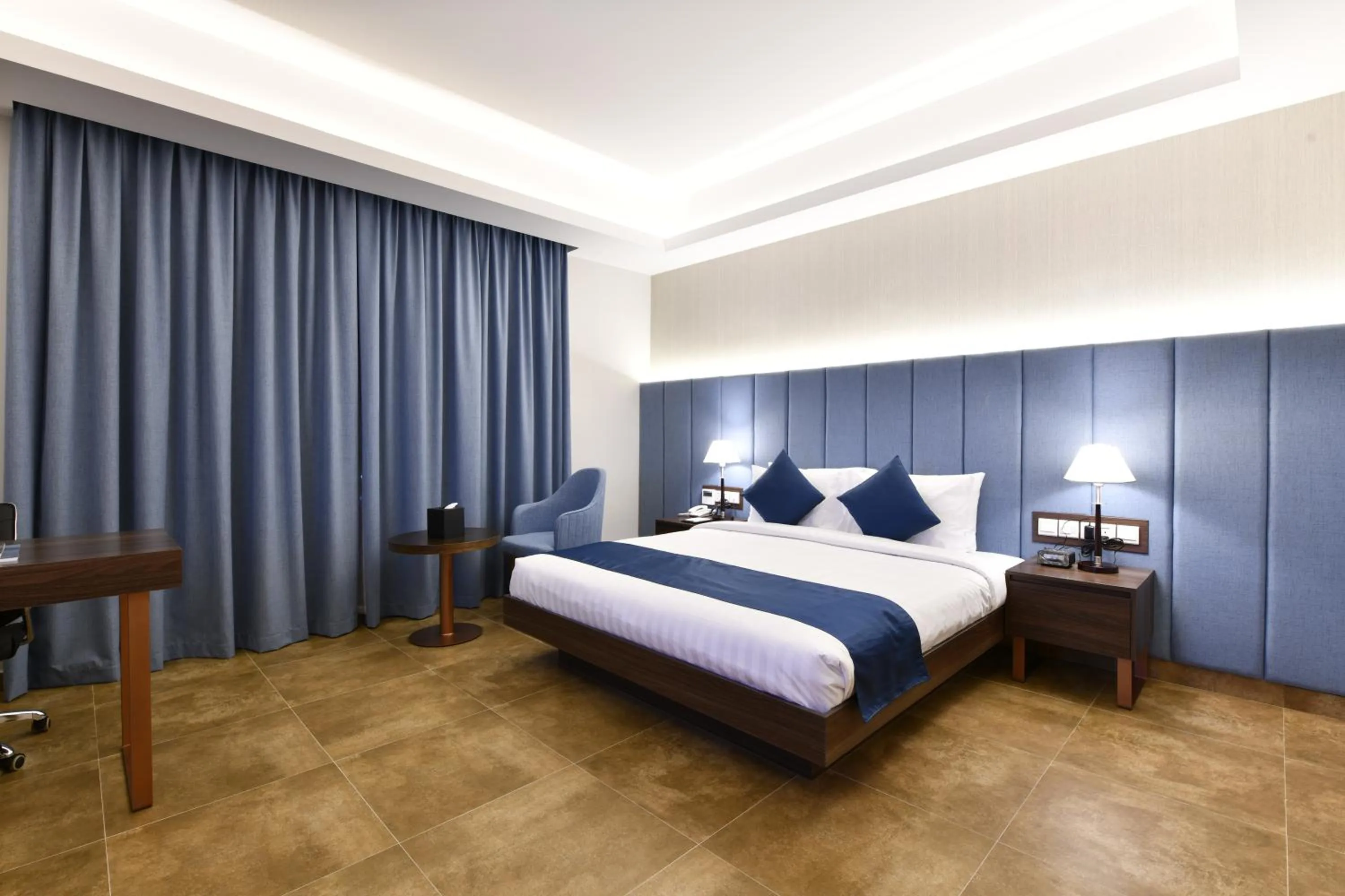 Deluxe King Room in JUFFAIR BOULEVARD HOTEL & SUITES