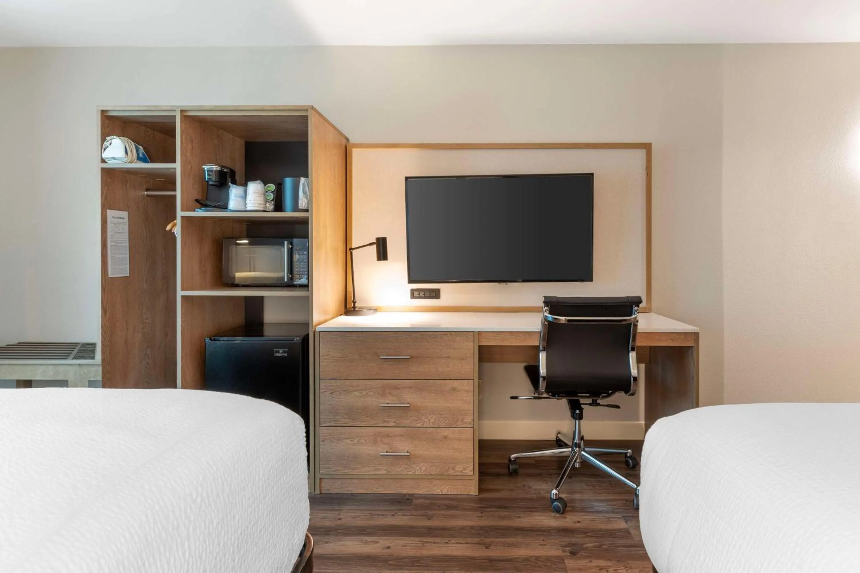 Double Room with Two Double Beds and Bath Tub - Mobility Accessible/Non-Smoking in Best Western Plus Rancho Cordova Inn