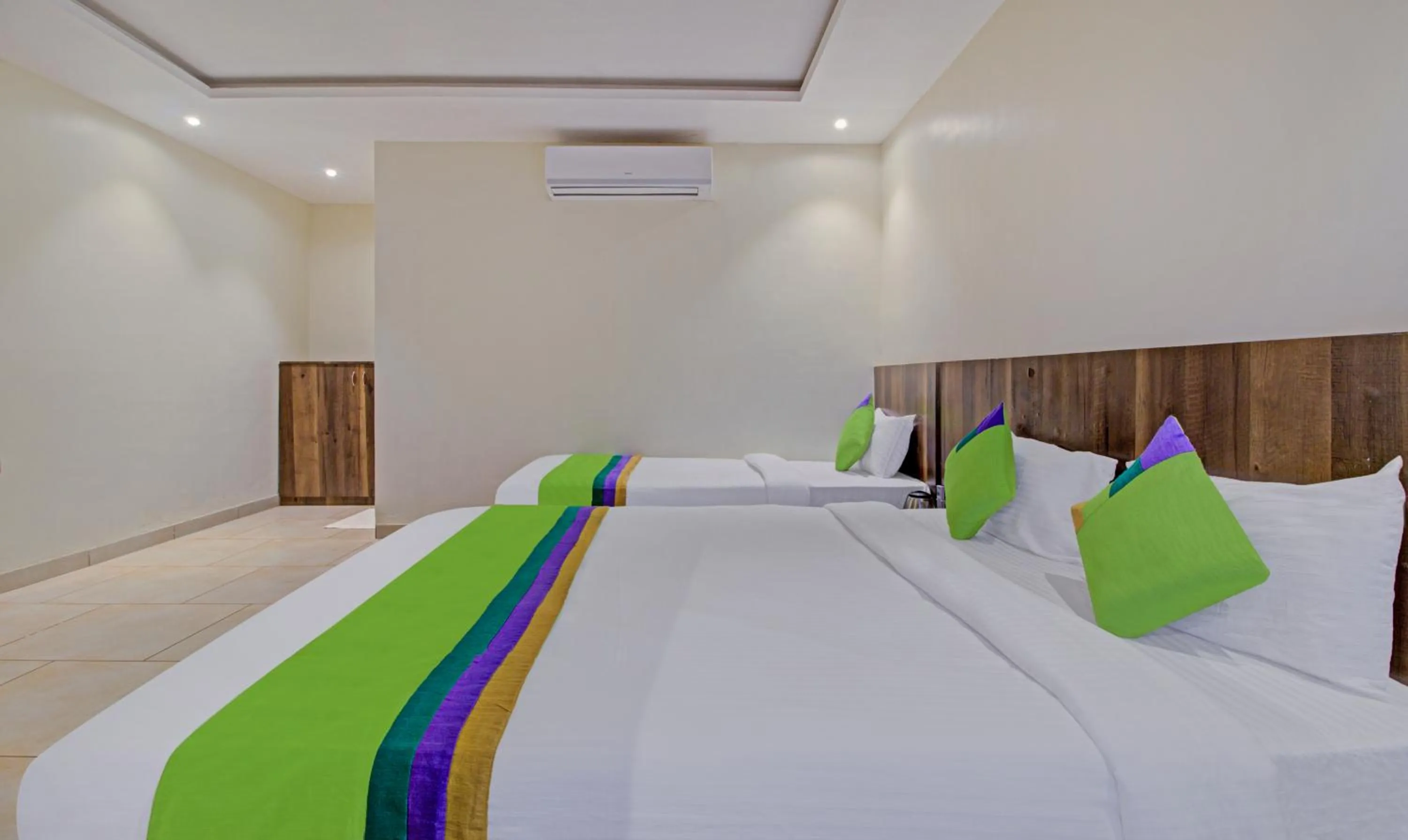 Deluxe Double Room in Treebo Nakshatra Cottages Mahabaleshwar