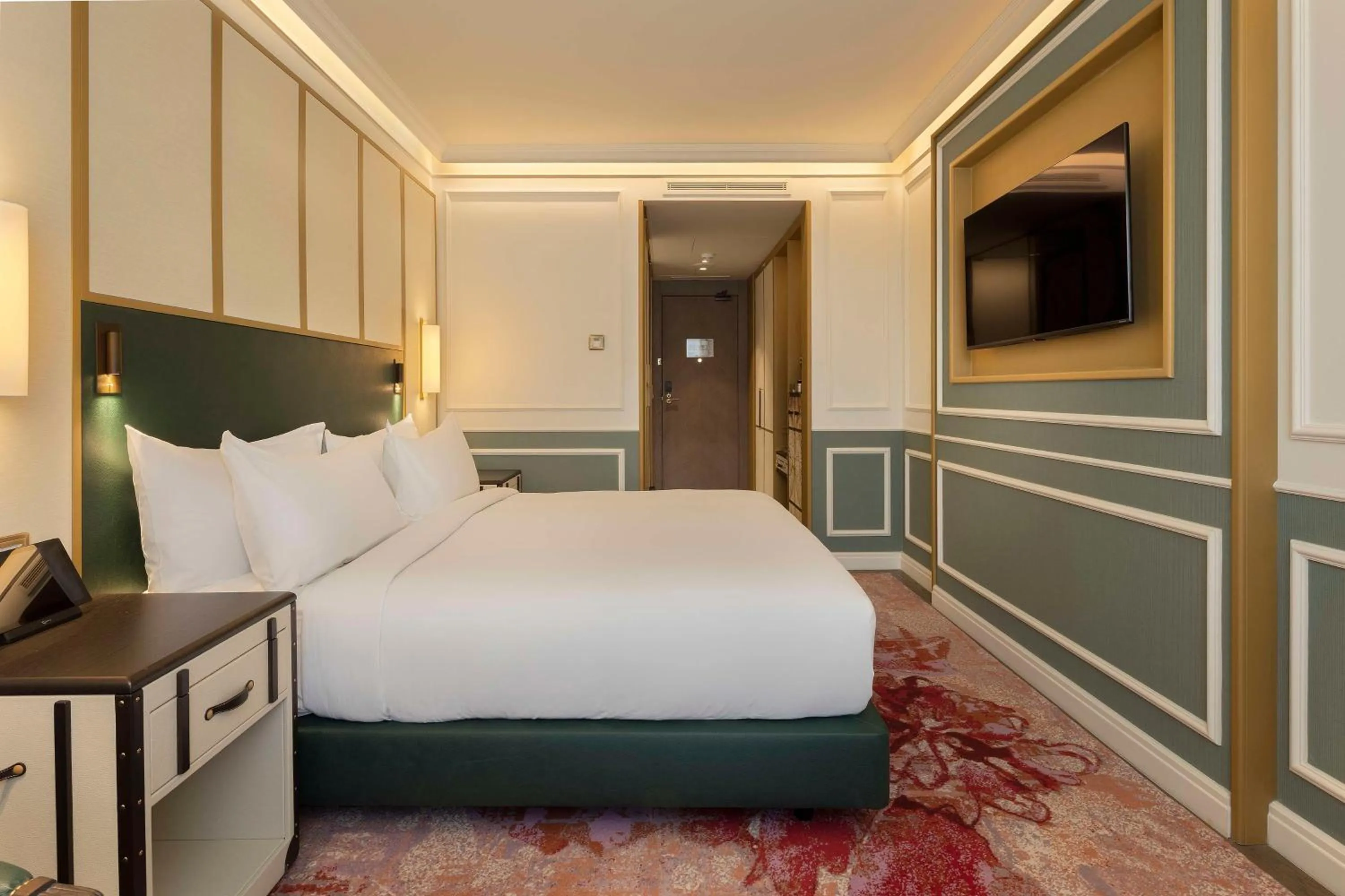 King Guest Room in The Emerald House Lisbon - Curio Collection By Hilton