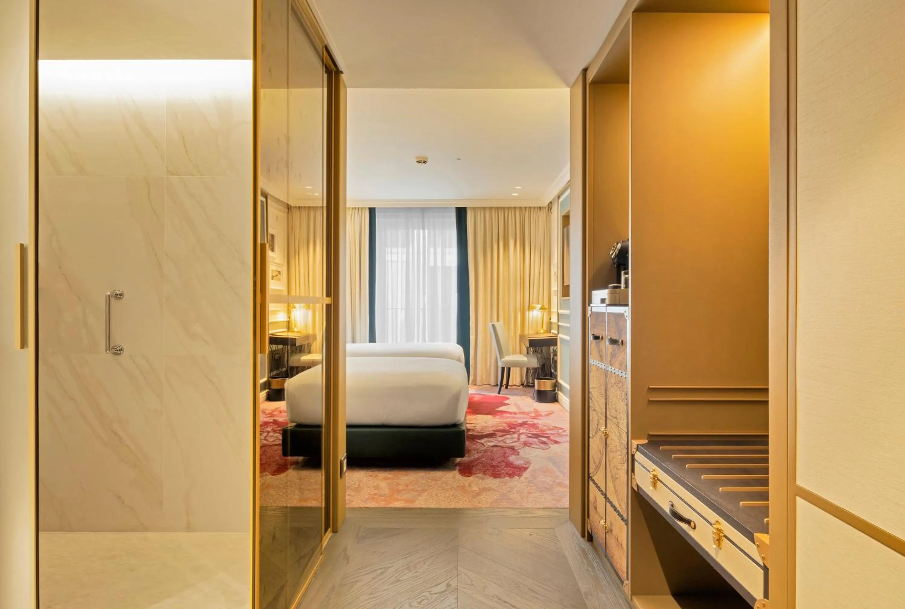 Deluxe Twin Room in The Emerald House Lisbon - Curio Collection By Hilton