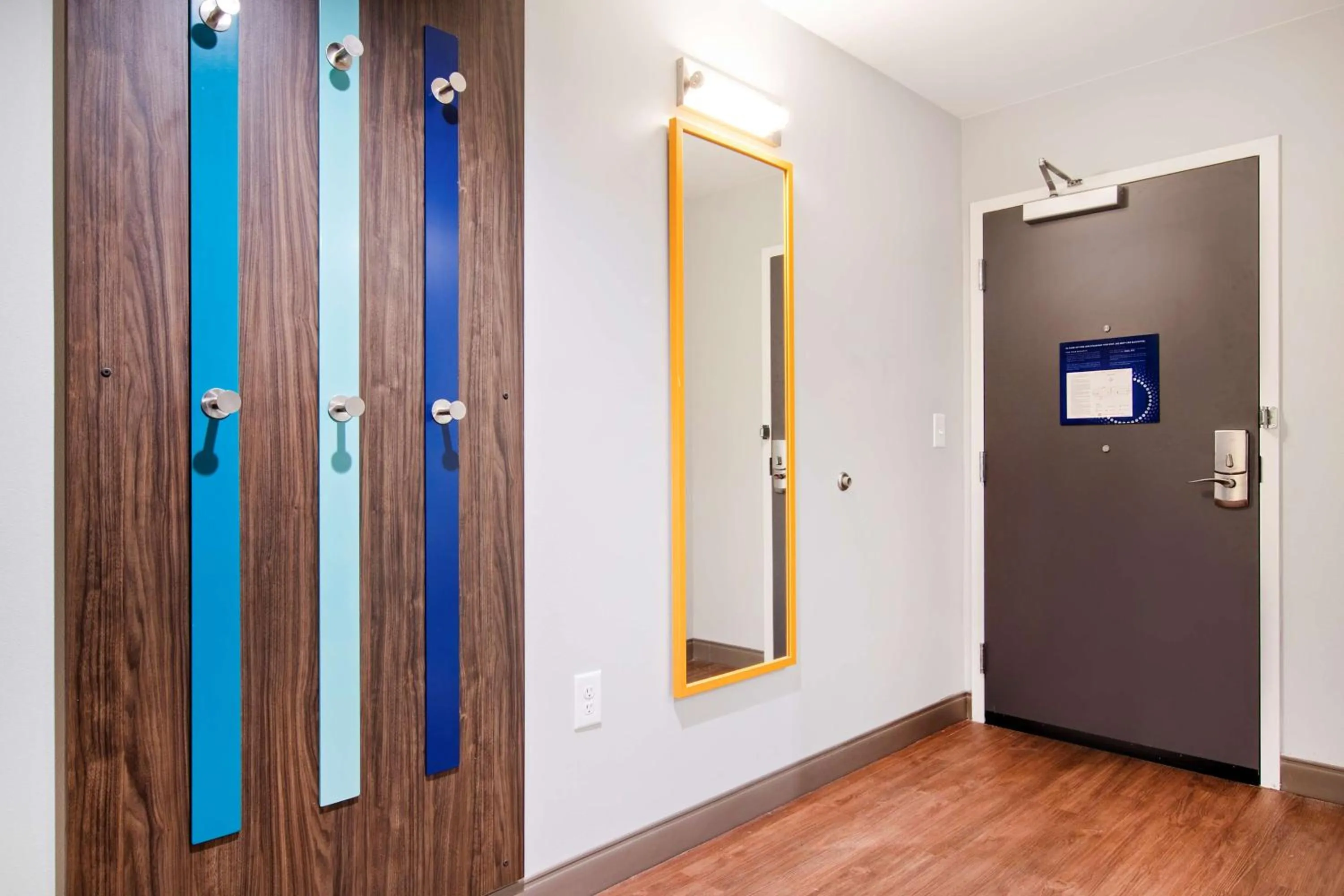 King Room with Bath Tub - Mobility Access in Tru By Hilton Chapel Hill