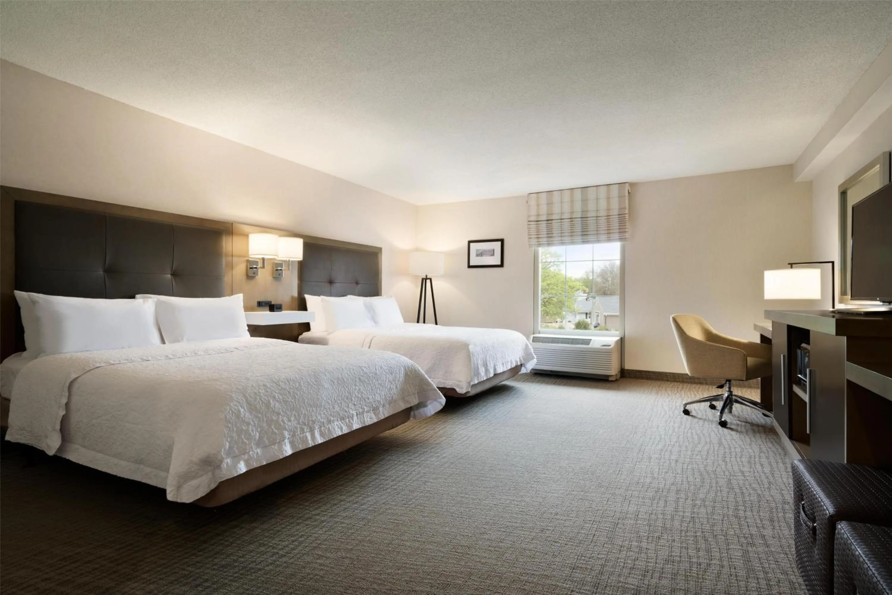 Queen Room with Two Queen Beds - Mobility and Hearing Access/Non-Smoking in Hampton Inn & Suites Middletown