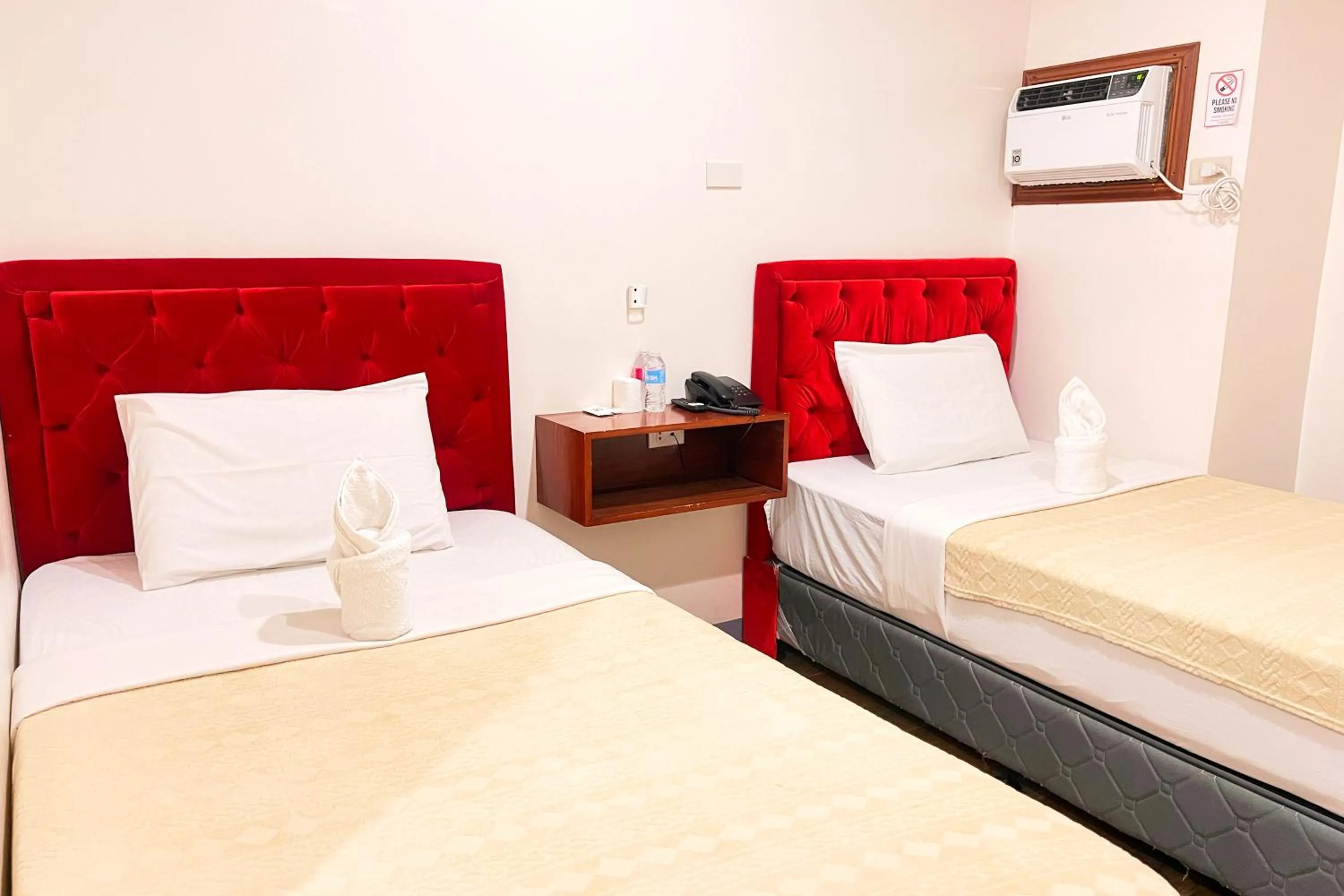 Deluxe Twin Room in FB Dormitel Suites