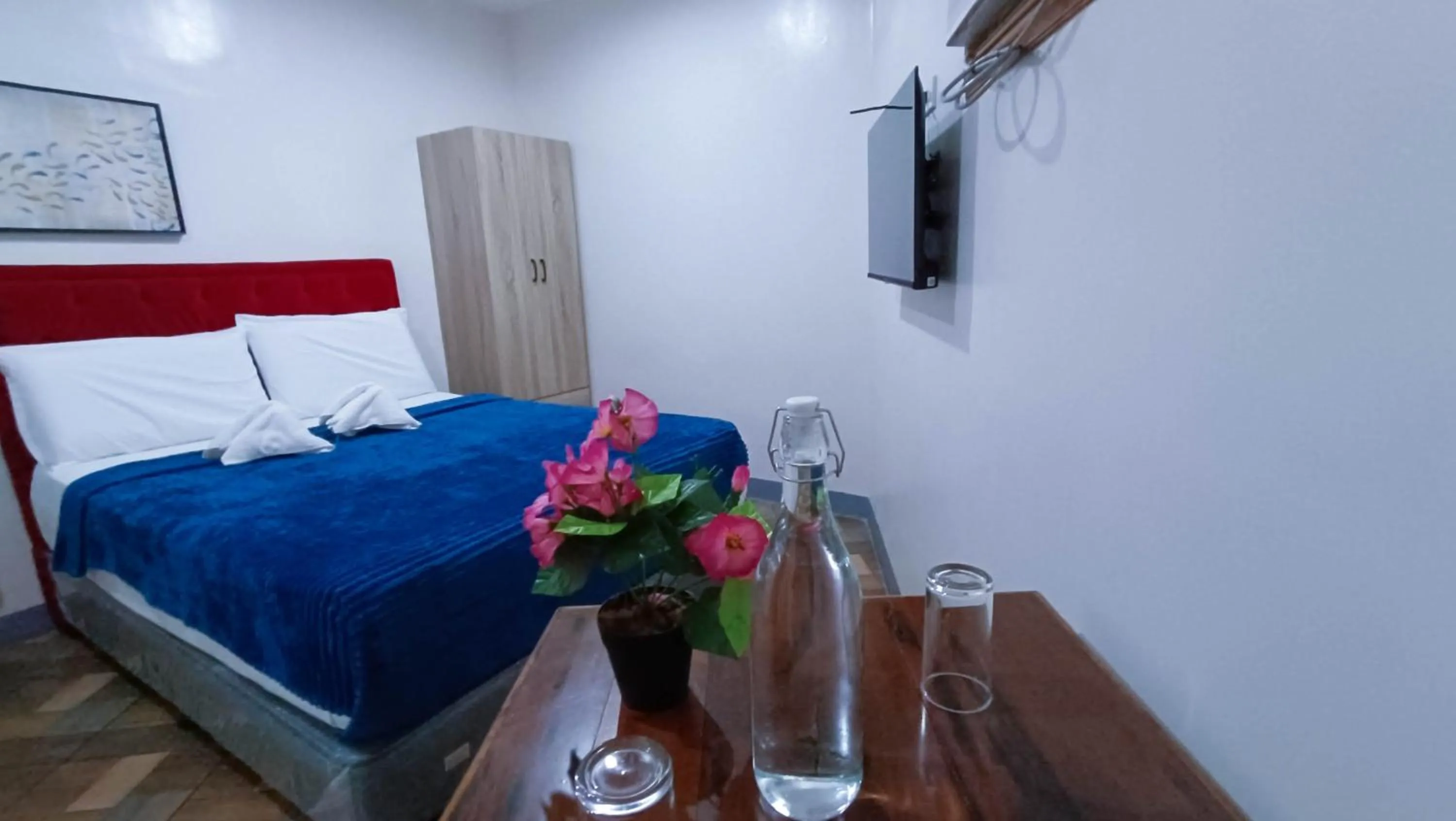 Deluxe Queen Room in FB DORMITEL SUITES