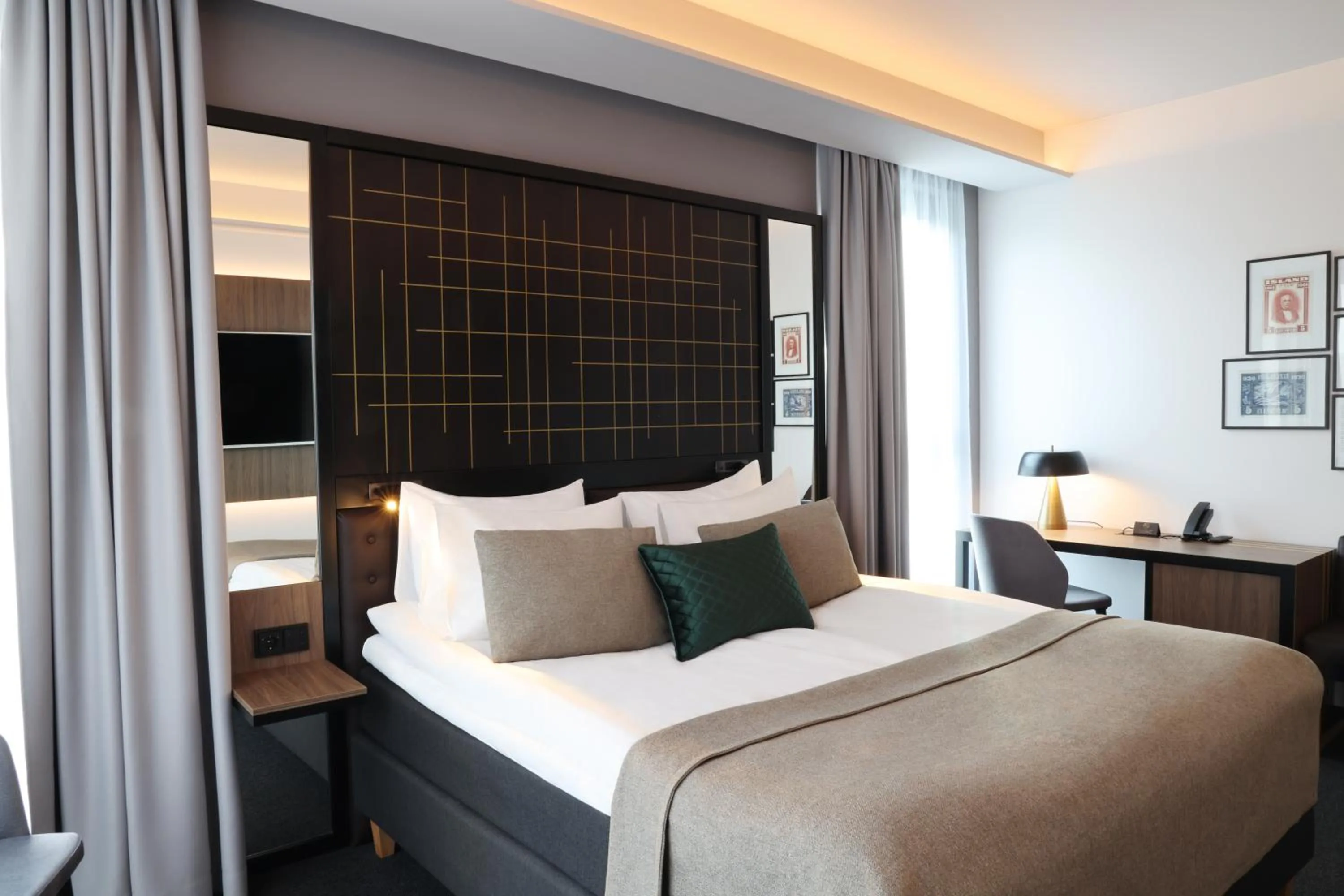 Deluxe Double Room in Hotel Reykjavík Saga