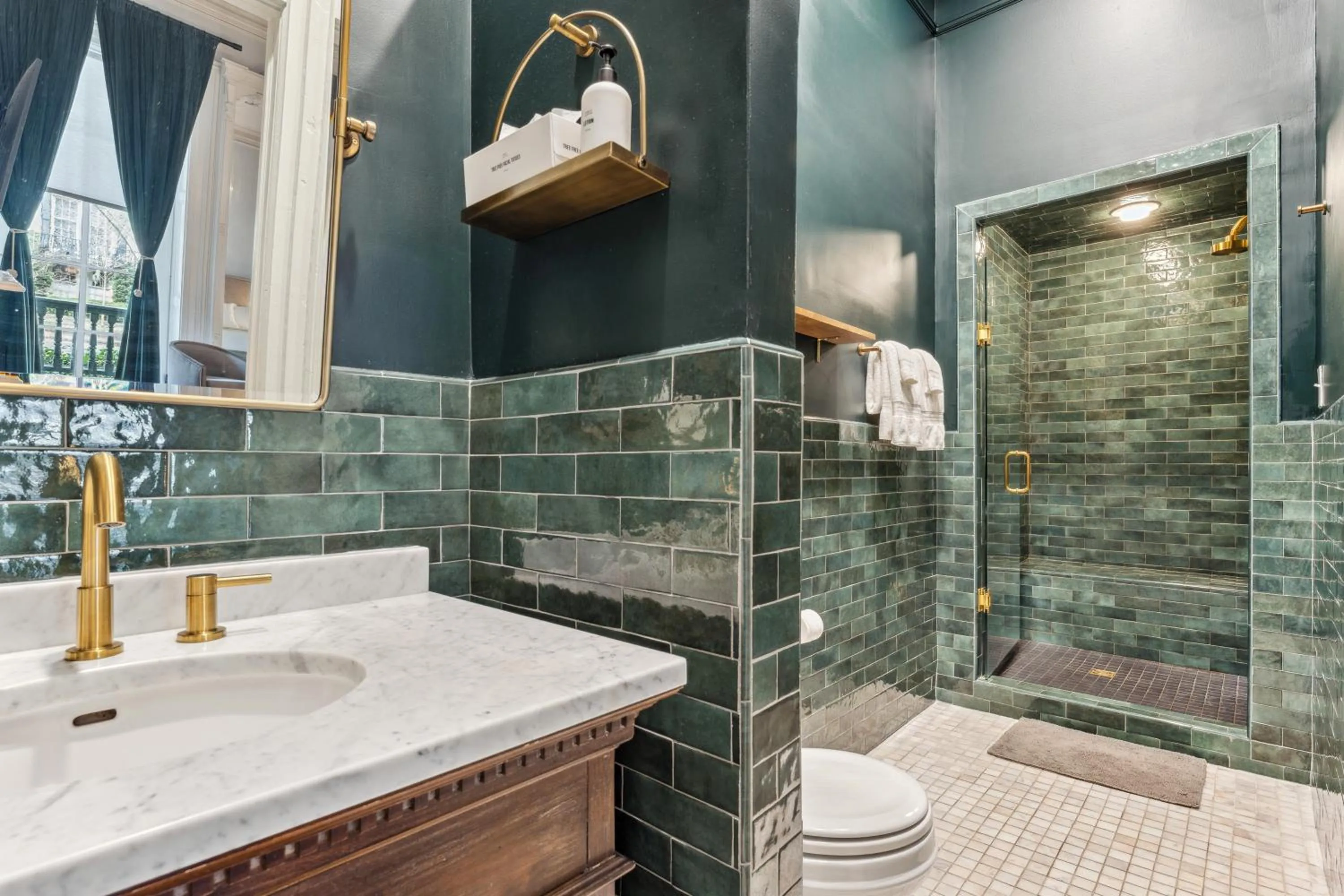 Deluxe King Room in Bellwether House