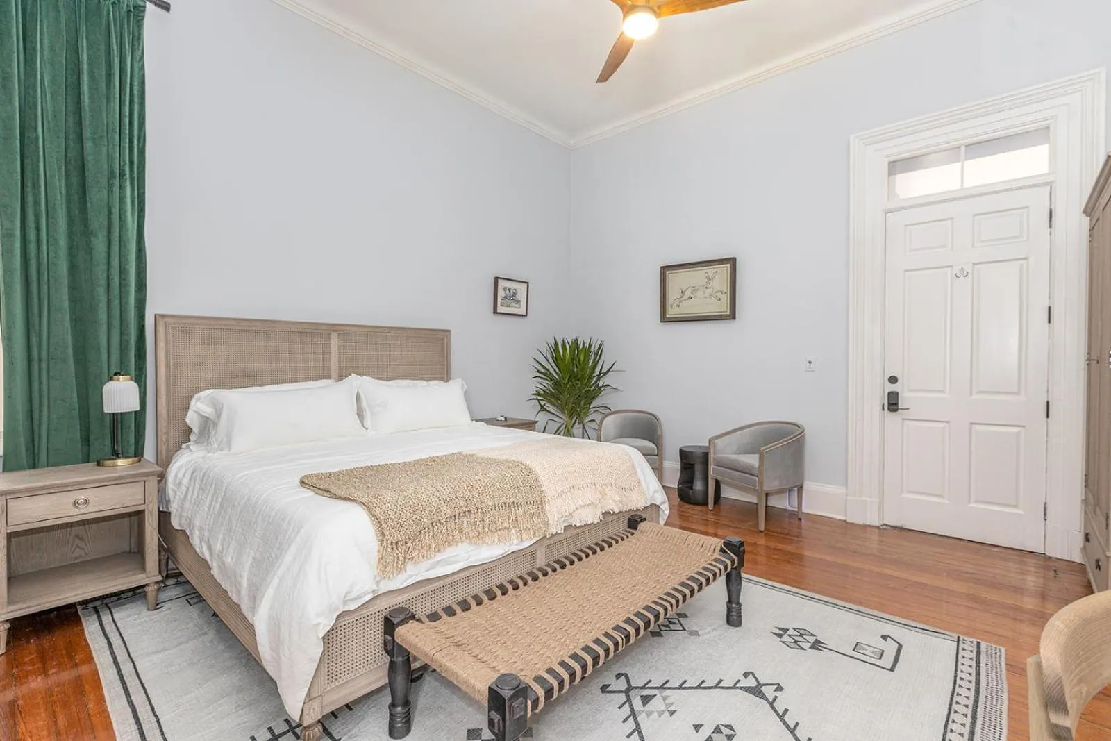 King Room with Roll-In Shower - Disability Access in Bellwether House