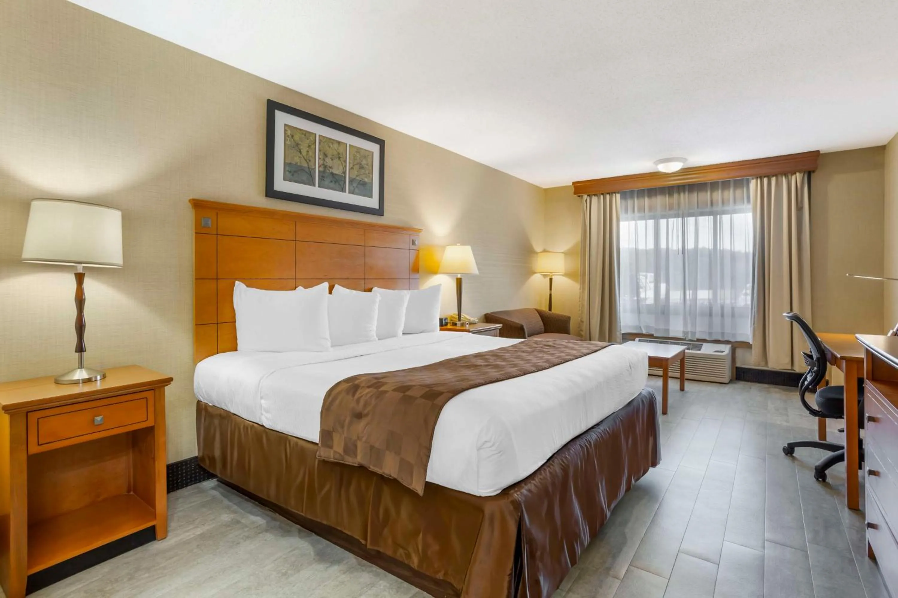 King Room with Spa Bath in Best Western Danbury/Bethel