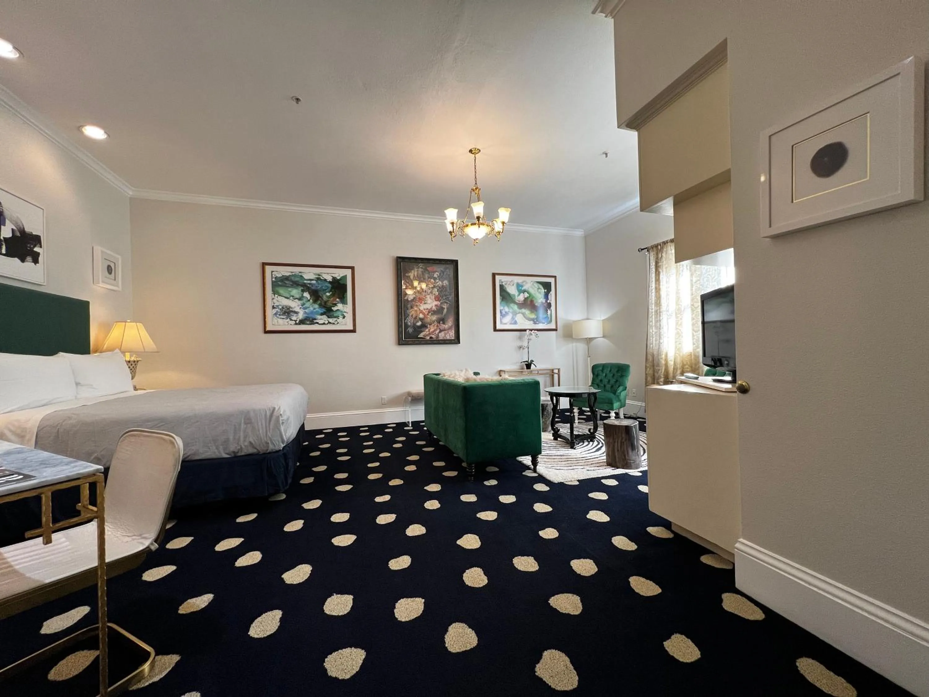 King Suite in Sterling Hotel