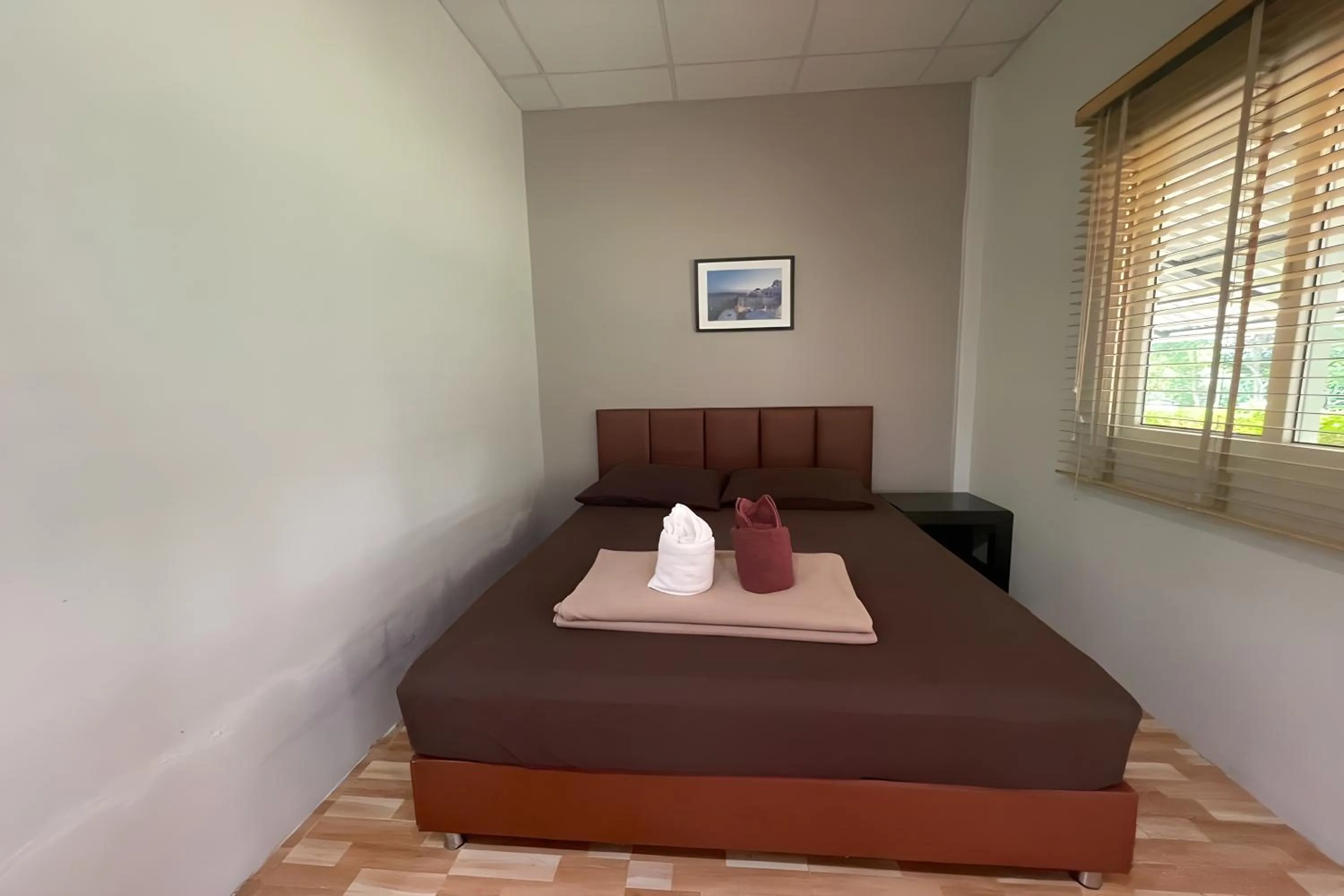 Queen Room with Garden View in Davy Cottage Phuket