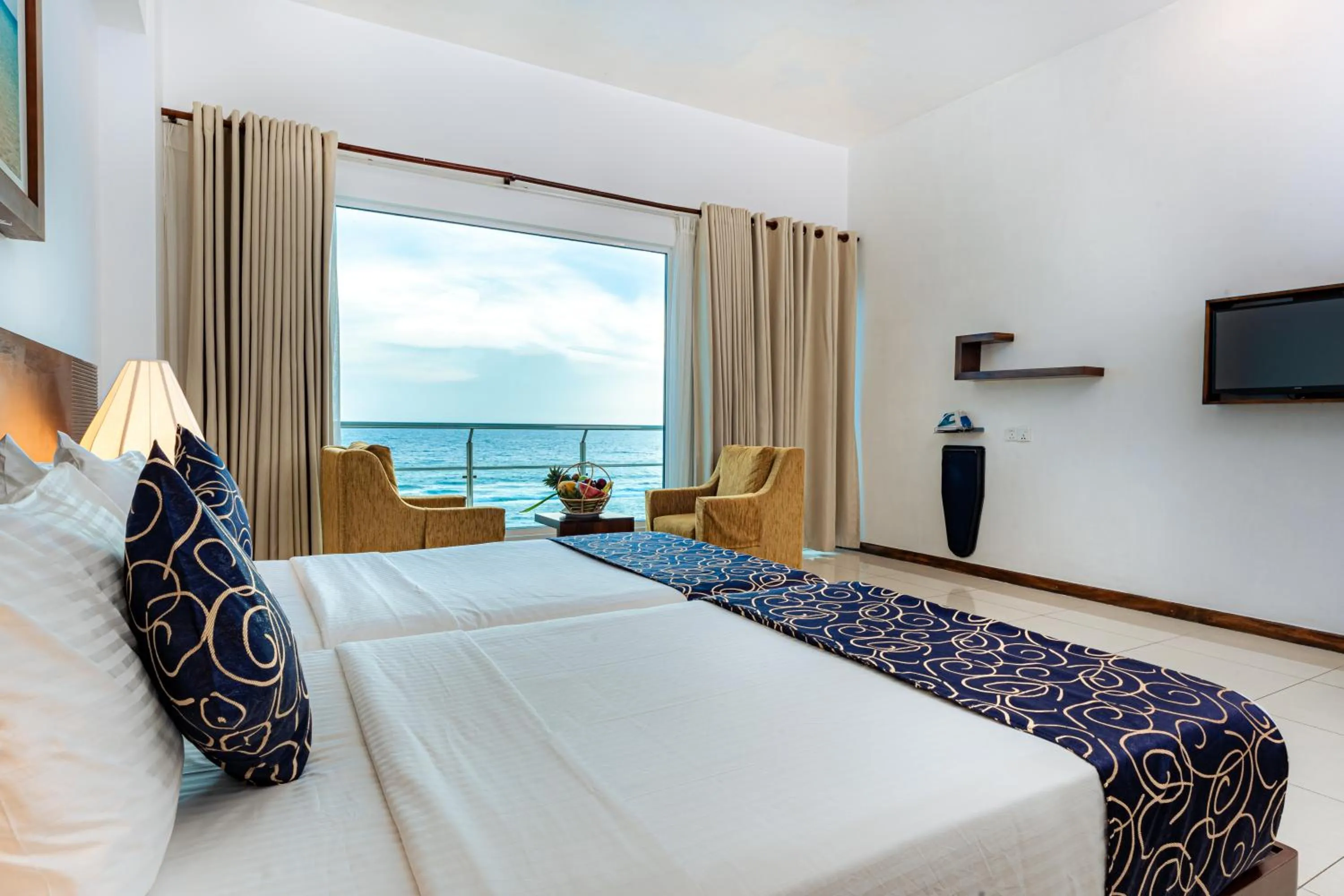 Deluxe Triple Room with Sea View in Mirage Colombo