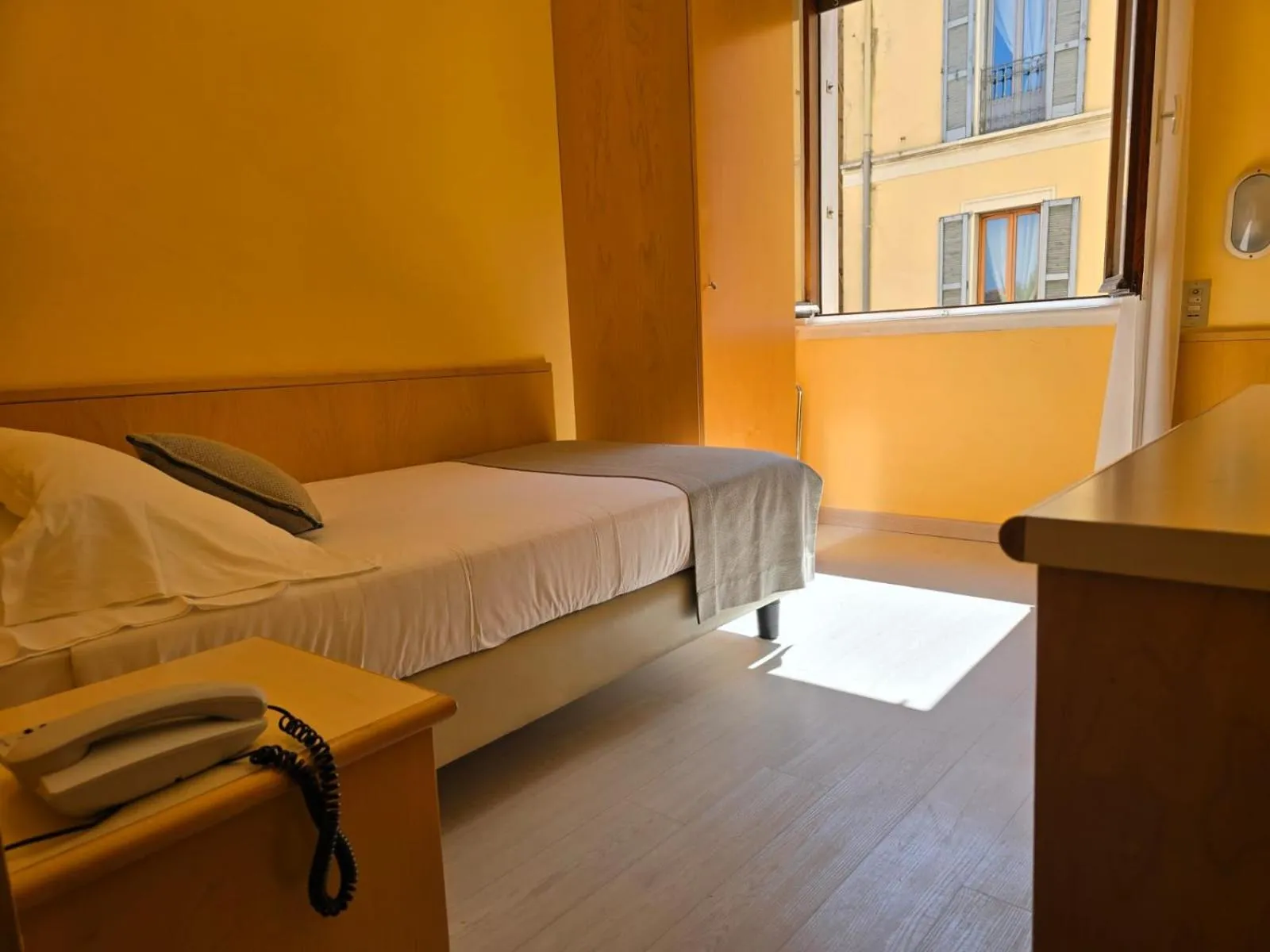 Single Room in Mokinba Hotels Sant'Ambroeus