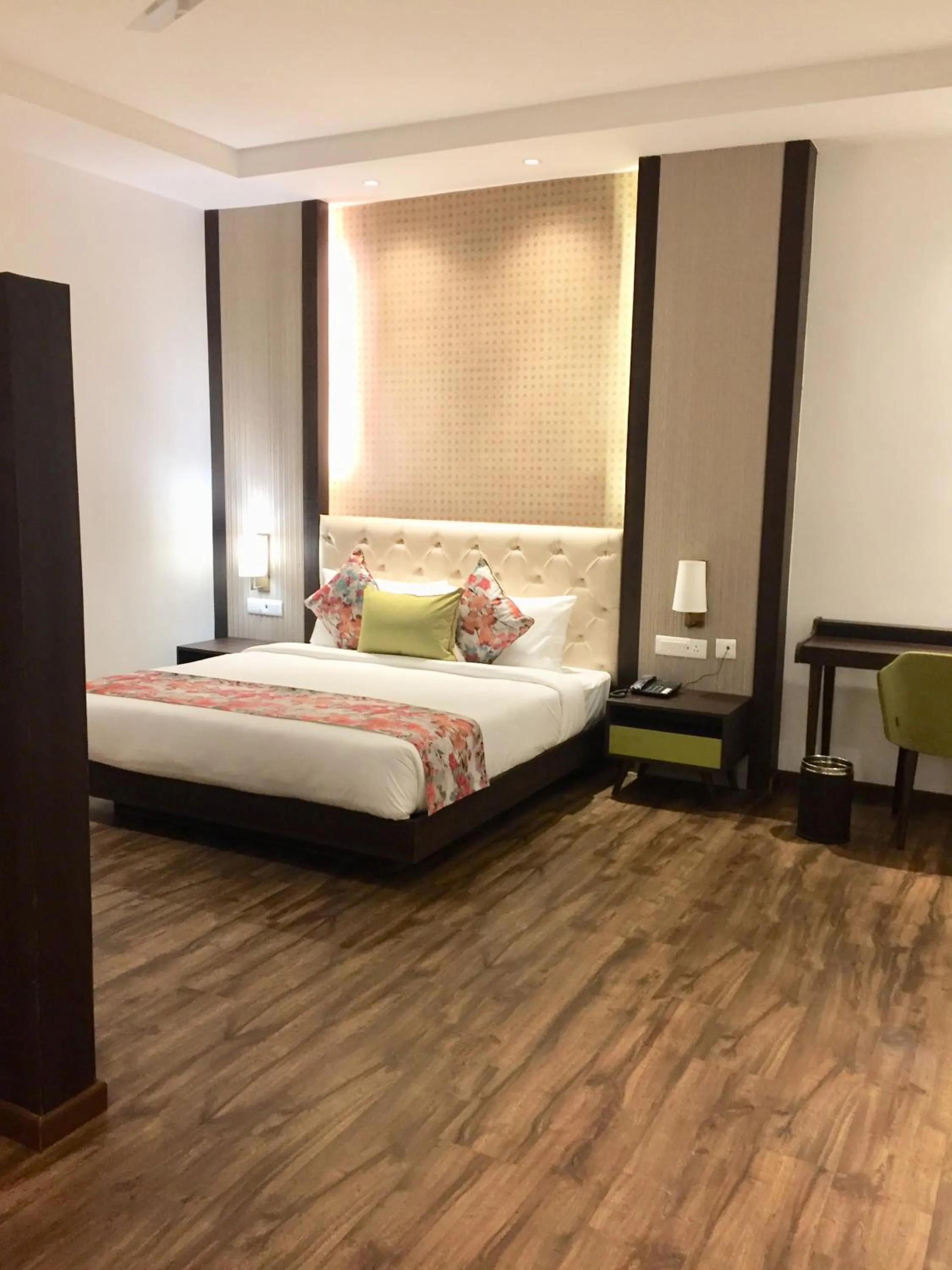 Family Room in Hotel Le ROI Lake View Koti