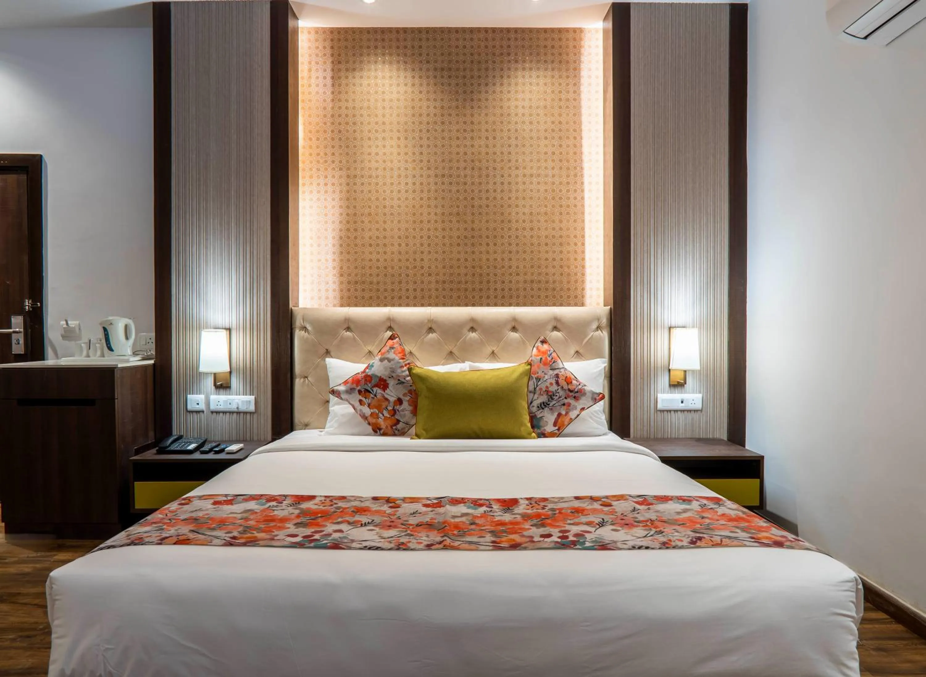 Superior Double Room in Hotel Le ROI Lake View Koti