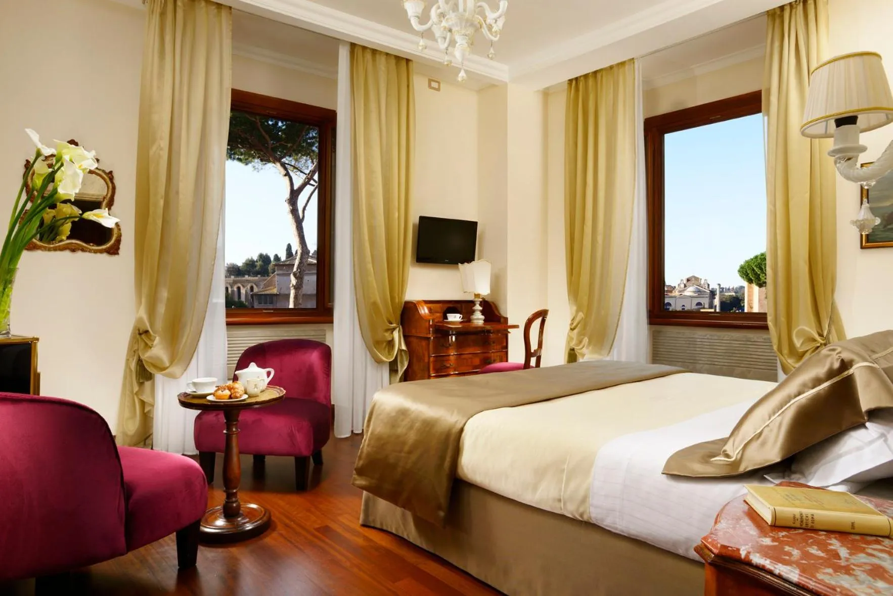 Deluxe Double or Twin Room with View in Hotel Forum