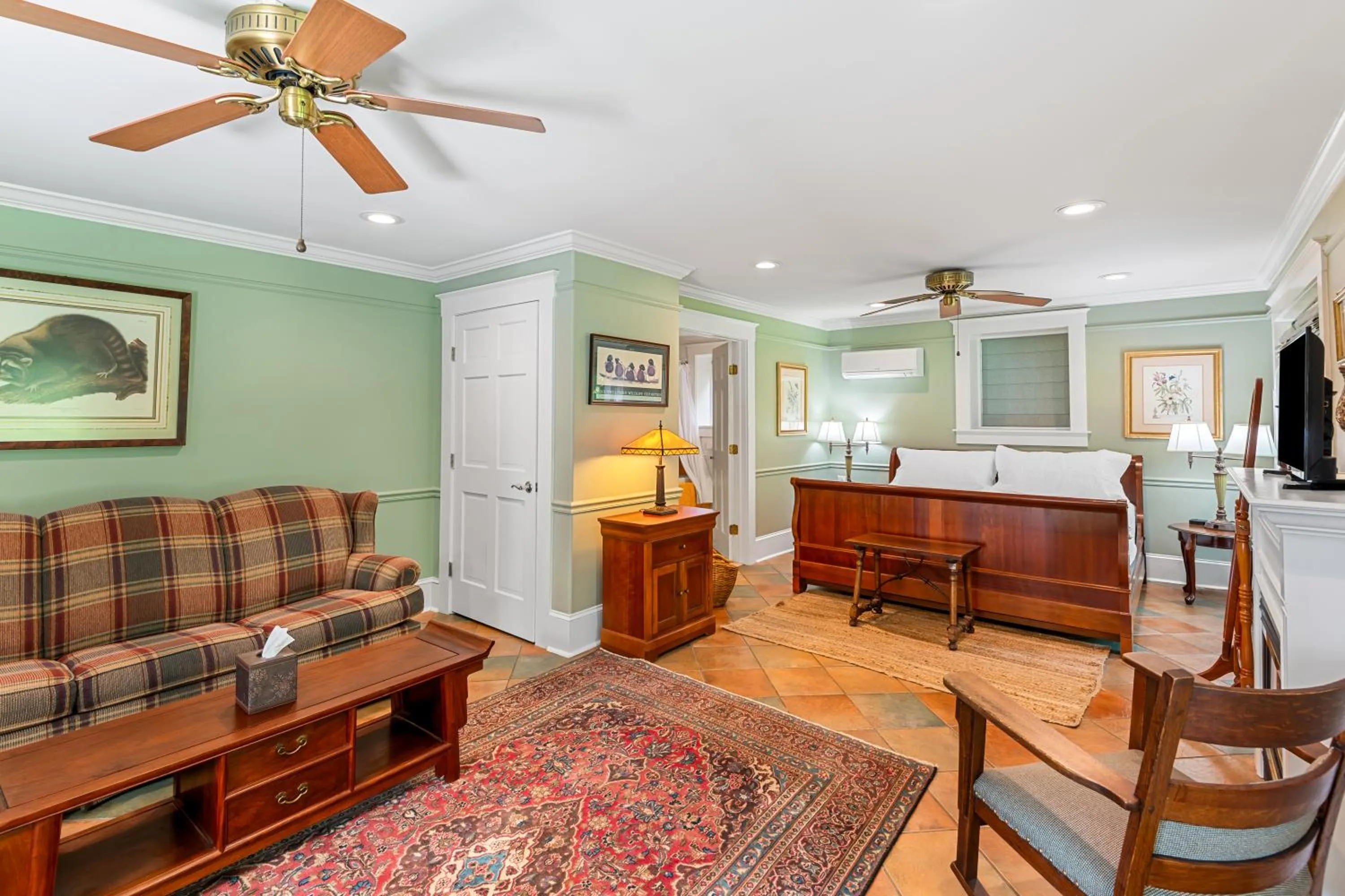 Deluxe King Suite in Benn Conger Inn