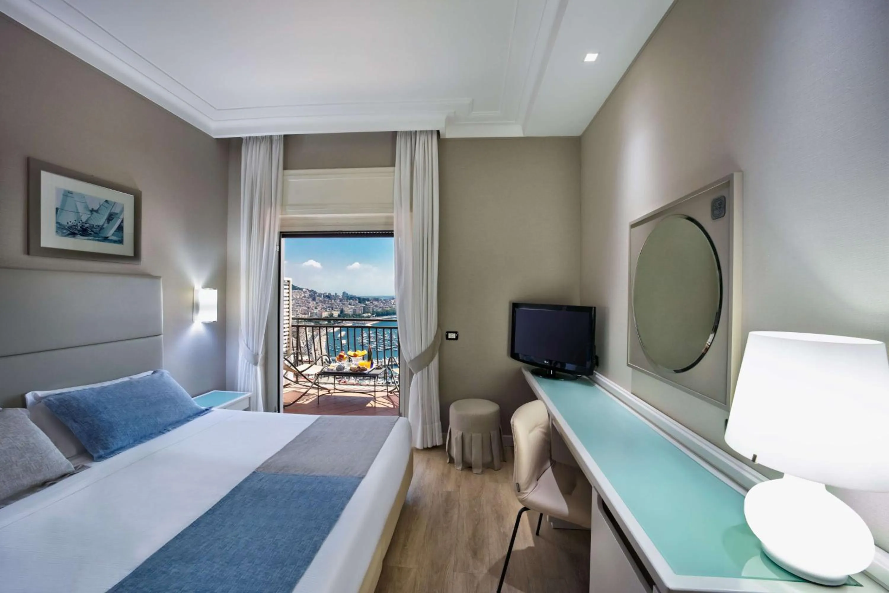 Queen Room with Balcony and Sea View in BW Signature Collection Hotel Paradiso