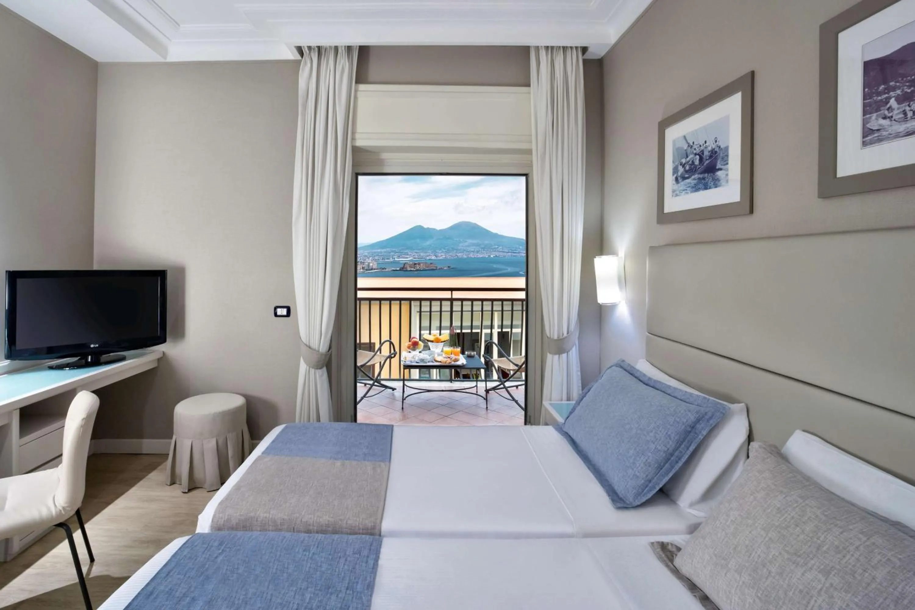 Double Room with Balcony and Partial Sea View in BW Signature Collection Hotel Paradiso