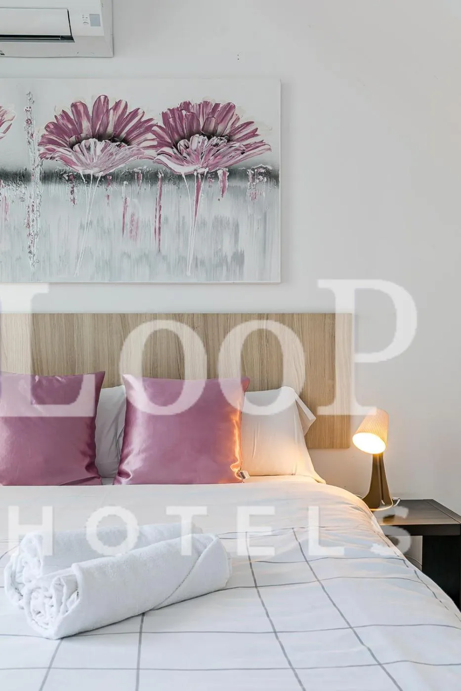 Standard Double Room with Shared Bathroom in LooP America