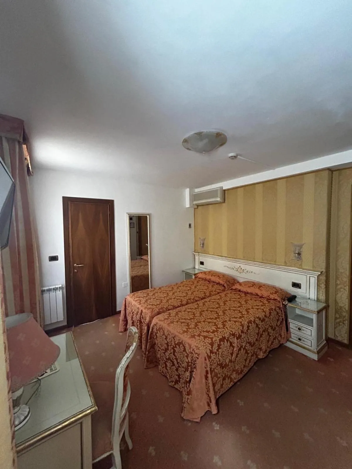 Classic Double or Twin Room in Ambassador Tre Rose