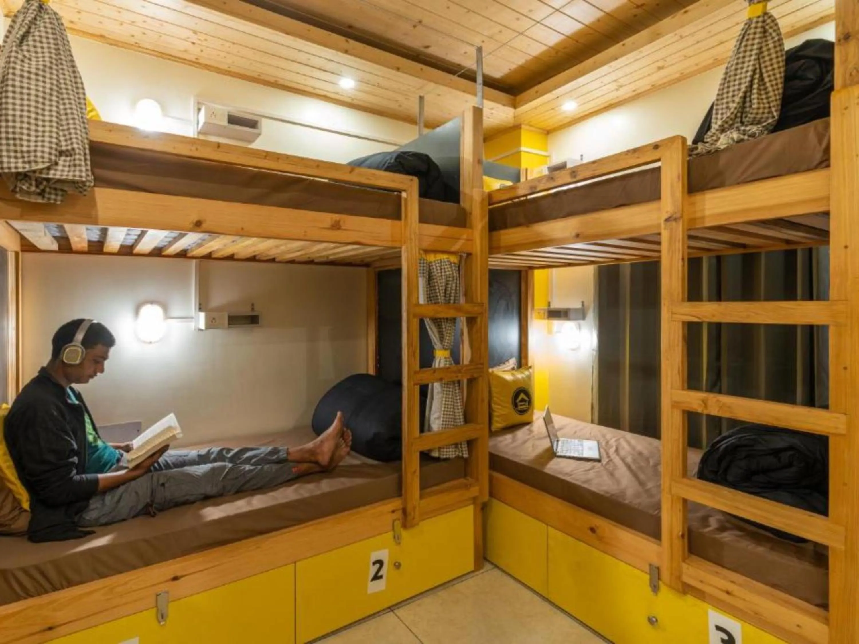 Bed in 6-Bed Mixed Dormitory Room in The Hosteller Kufri, Shimla