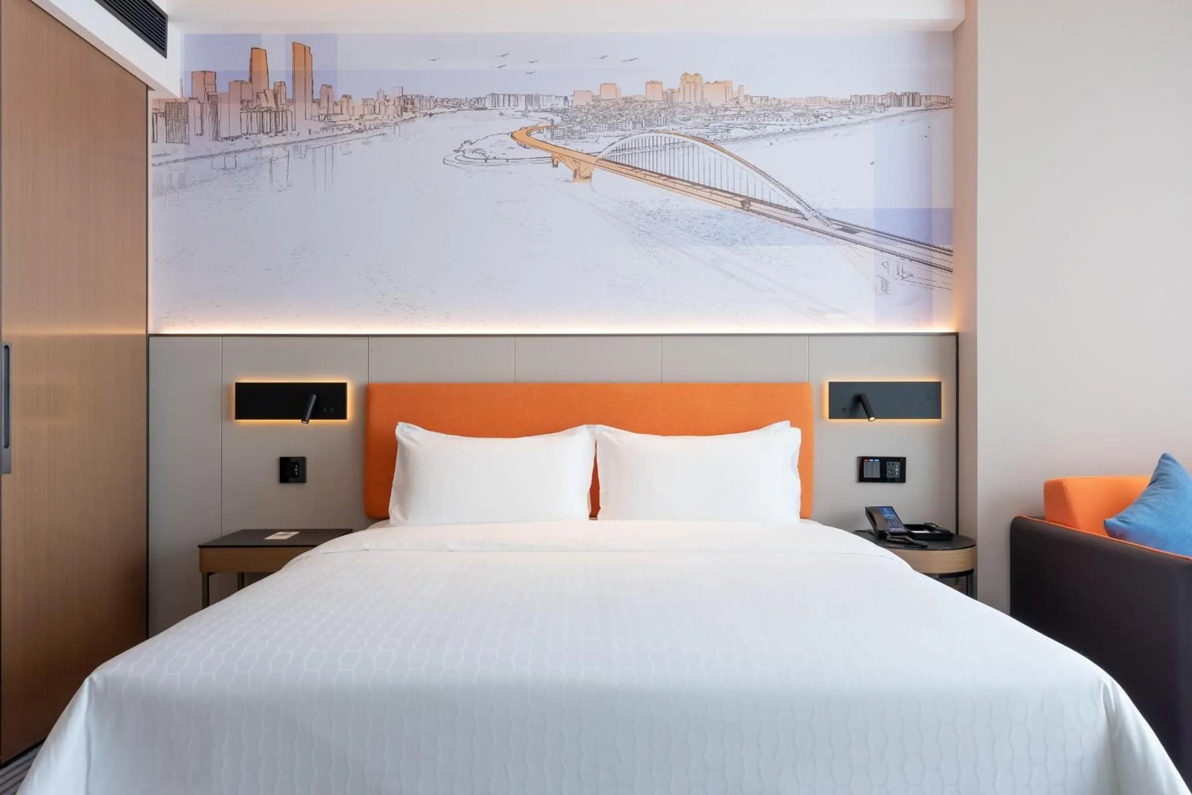 Deluxe King Room in Hampton by Hilton Guangzhou Jinshazhou