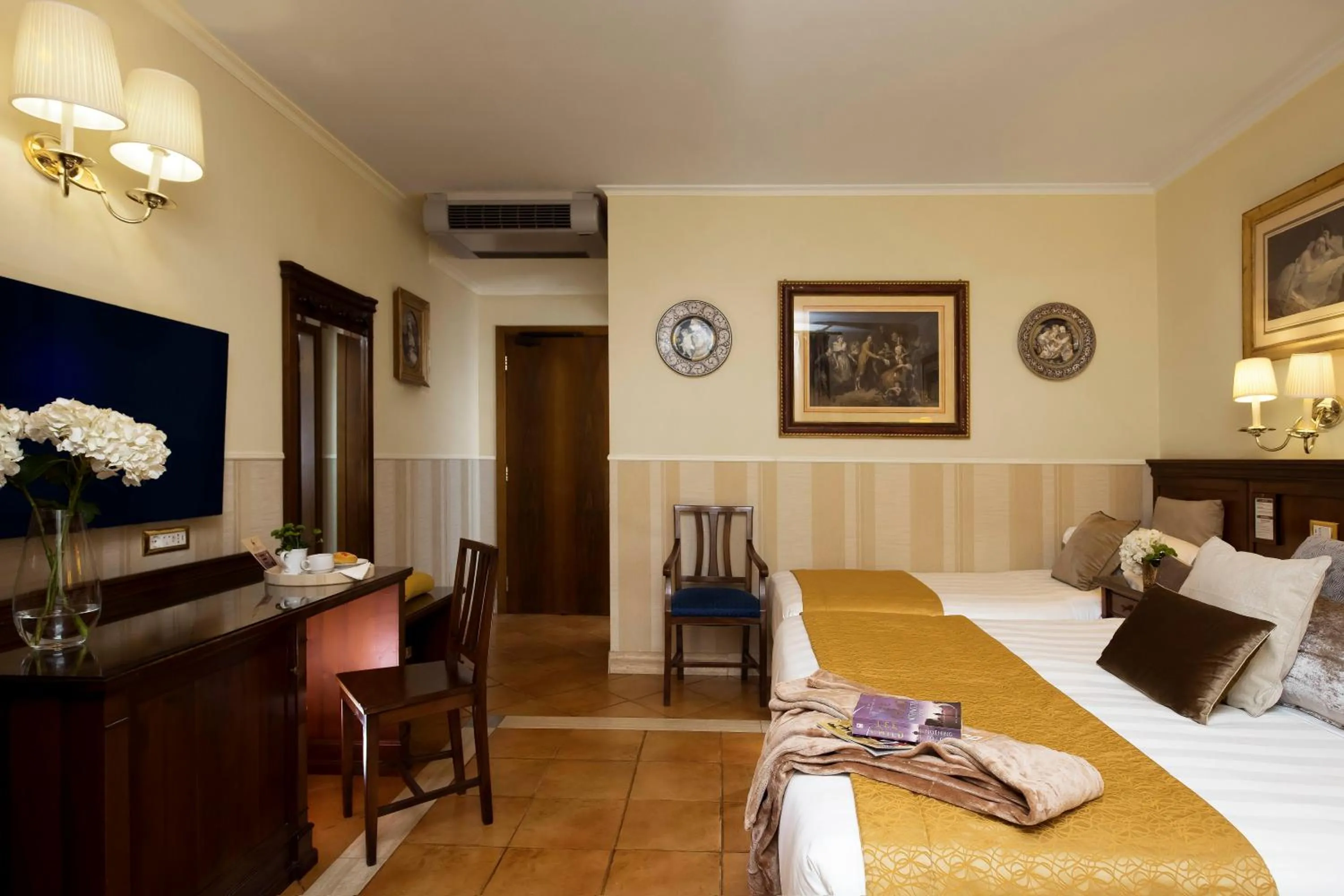 Triple Room in Hotel Des Artistes Roma