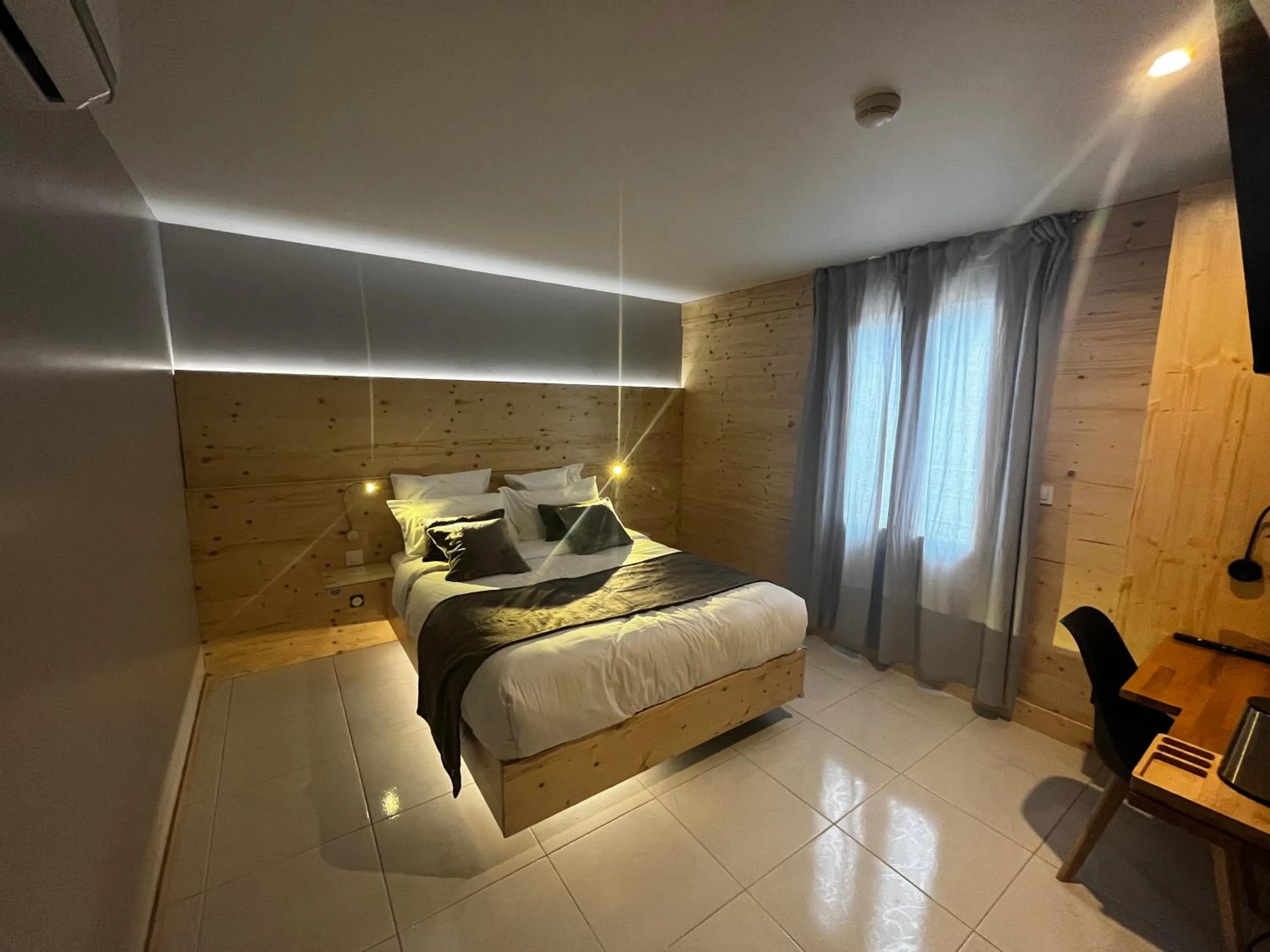 Double Room Casablanca - single occupancy - Disability Access in 9WAGRAM Hotel Boutique