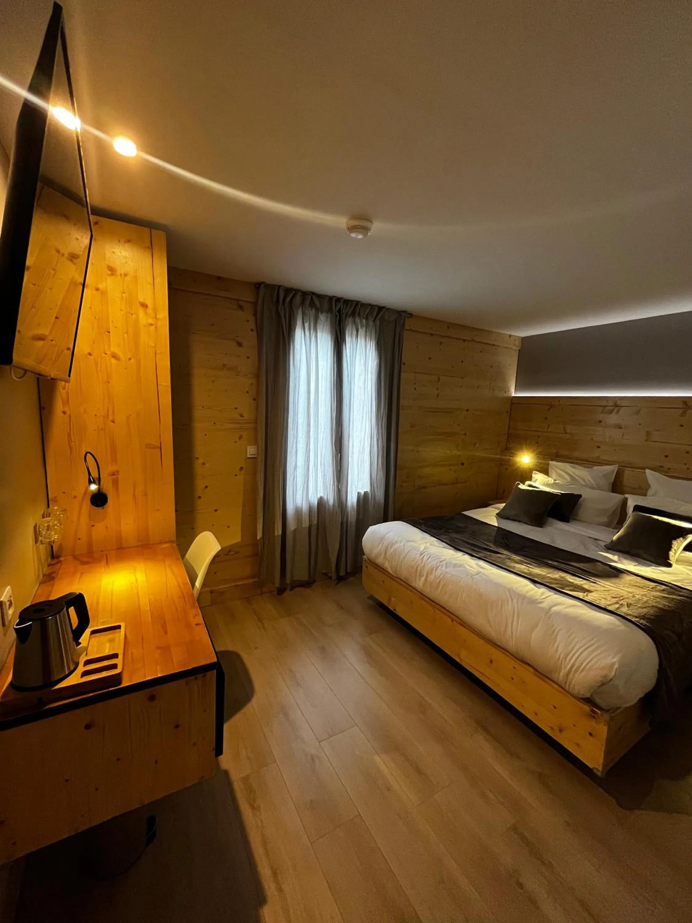 Queen Room Dakar - single occupancy in 9WAGRAM Hotel Boutique