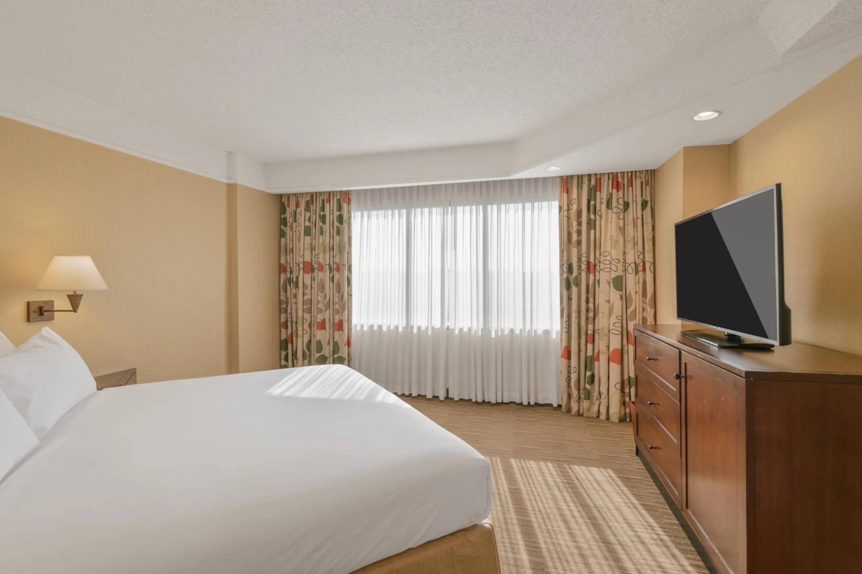Superior King Suite in Harmony Suites Secaucus Meadowlands