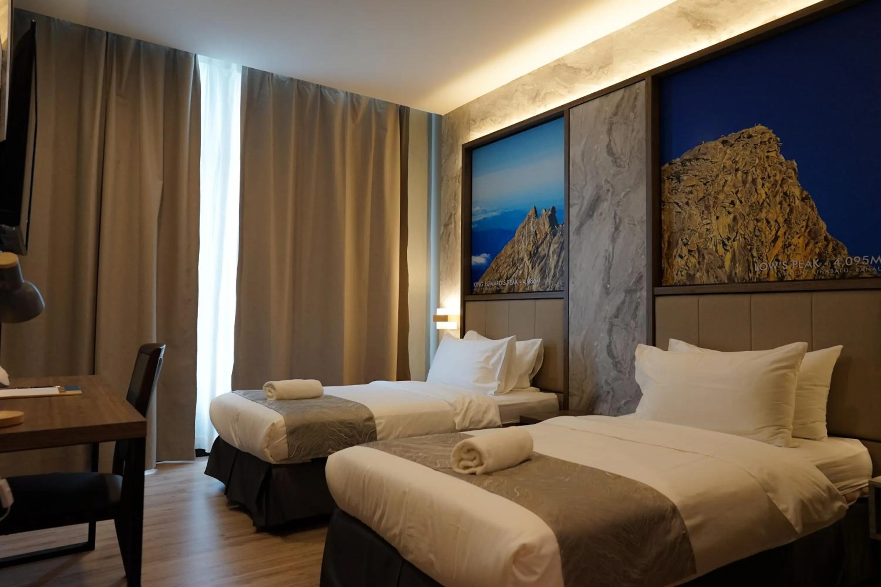 Mountain Themed - Super Twin in Hotel 17