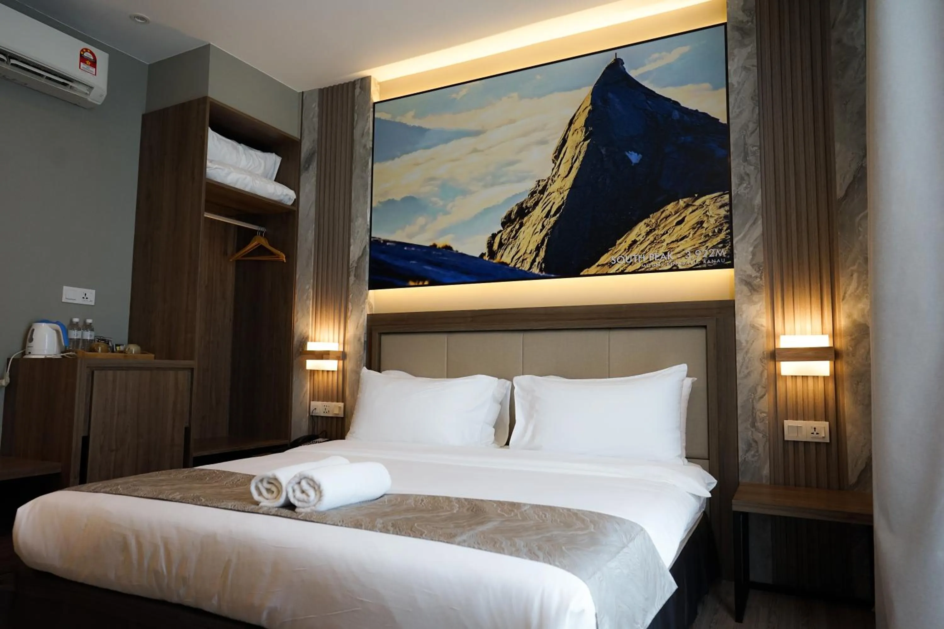 Mountain Themed - Suite in Hotel 17