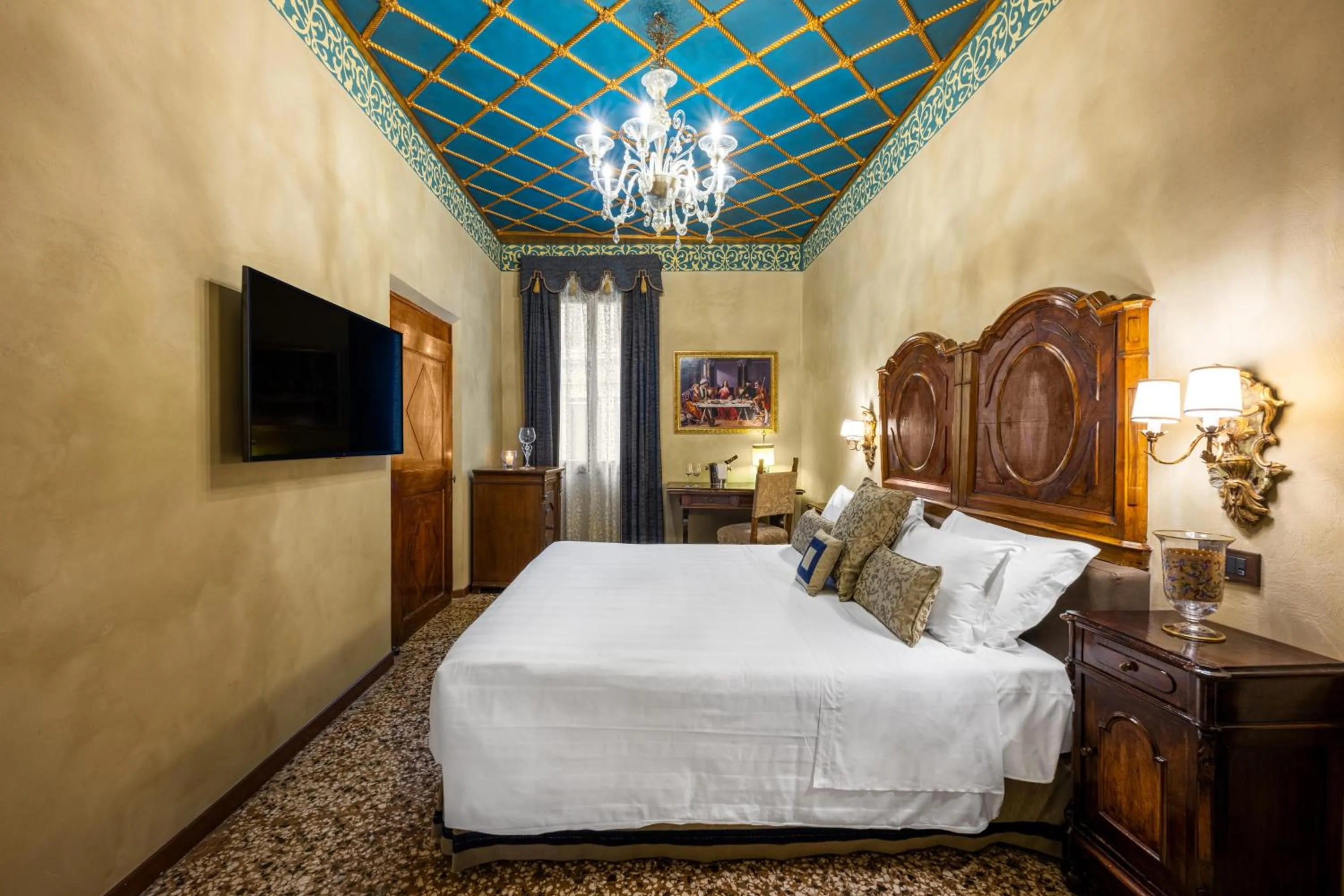 Superior Room with canal view in Hotel Palazzo Priuli