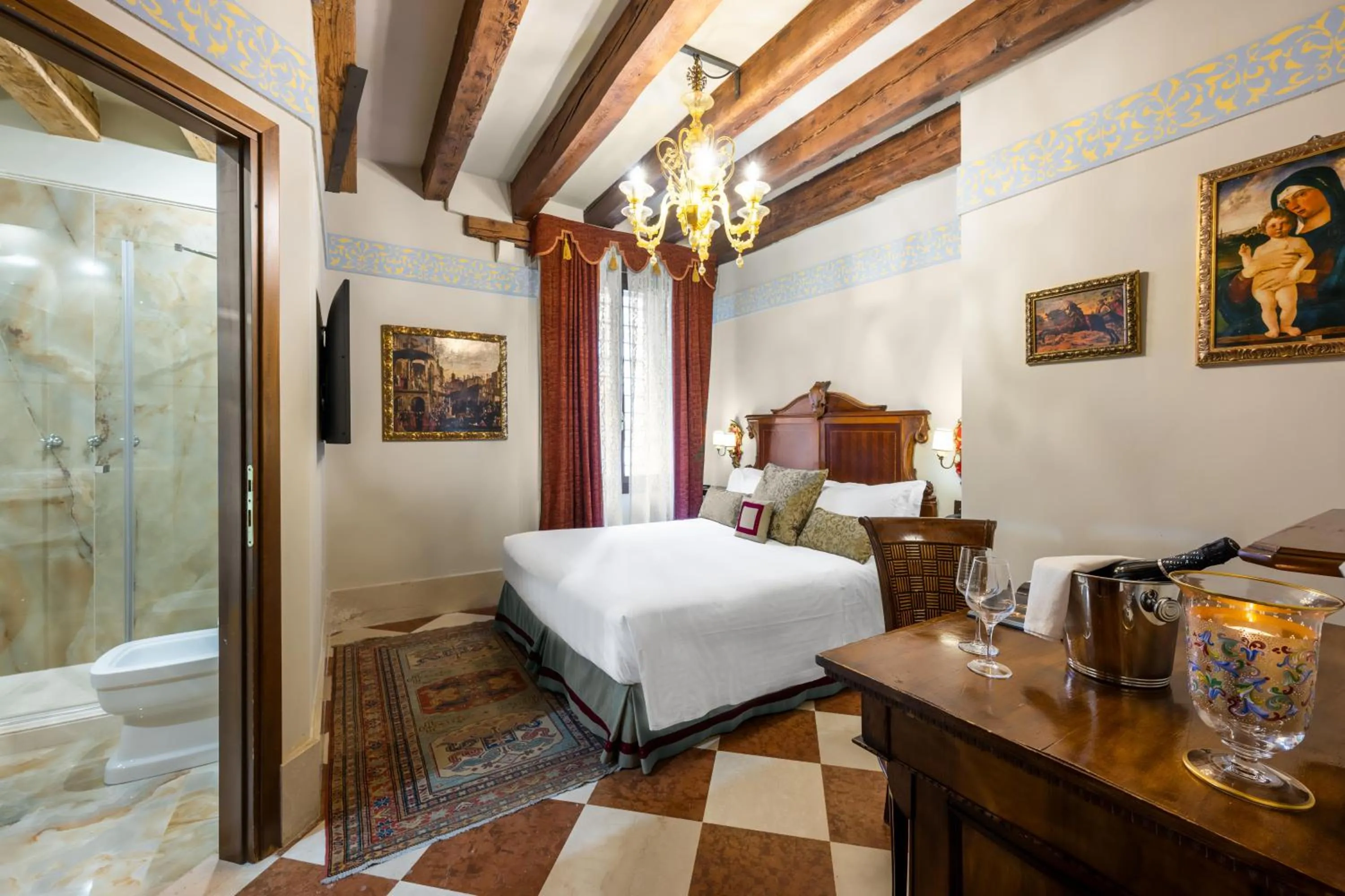 Classic Room with canal view in Hotel Palazzo Priuli