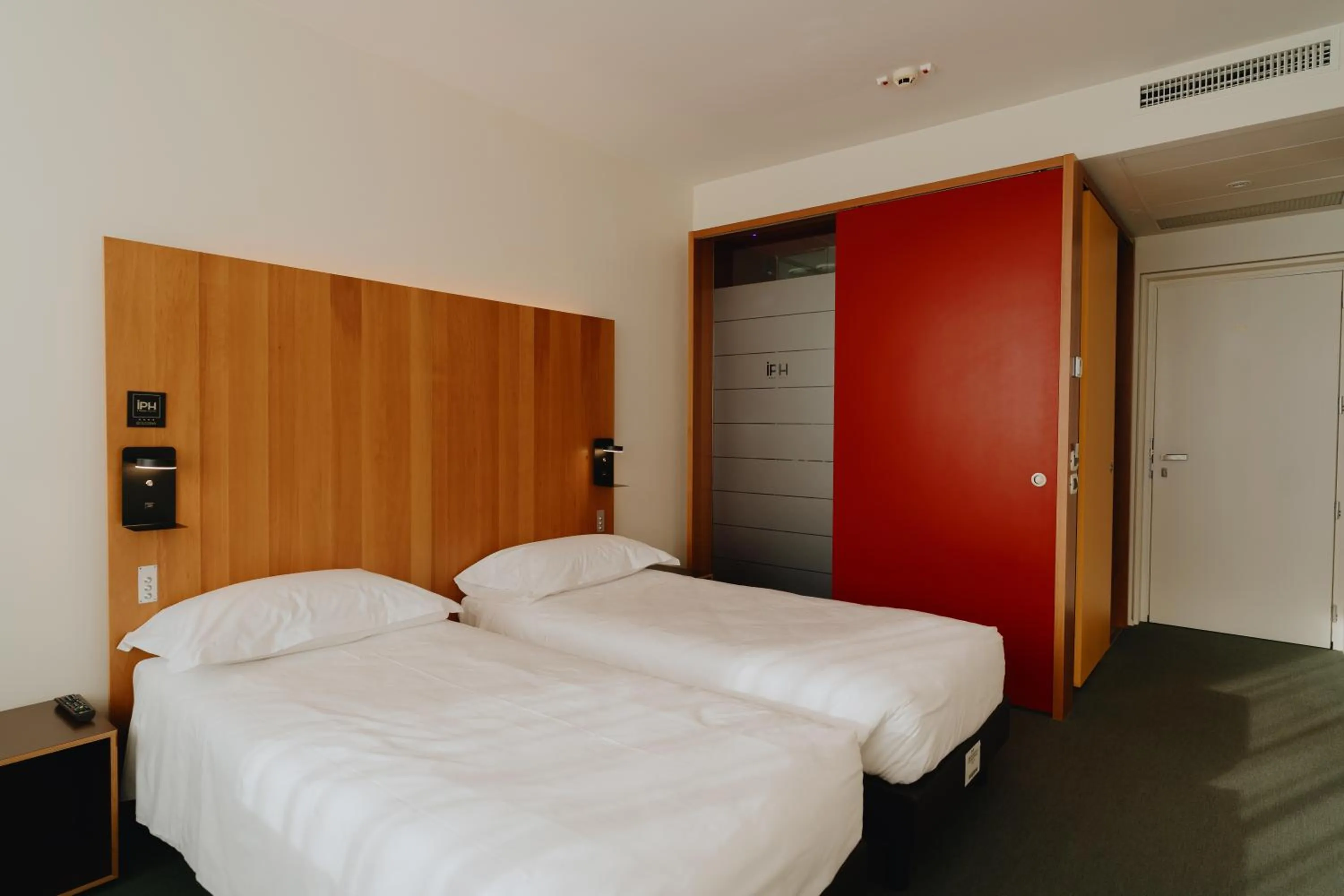 Standard Twin Room in NEW IPOINT HOTEL