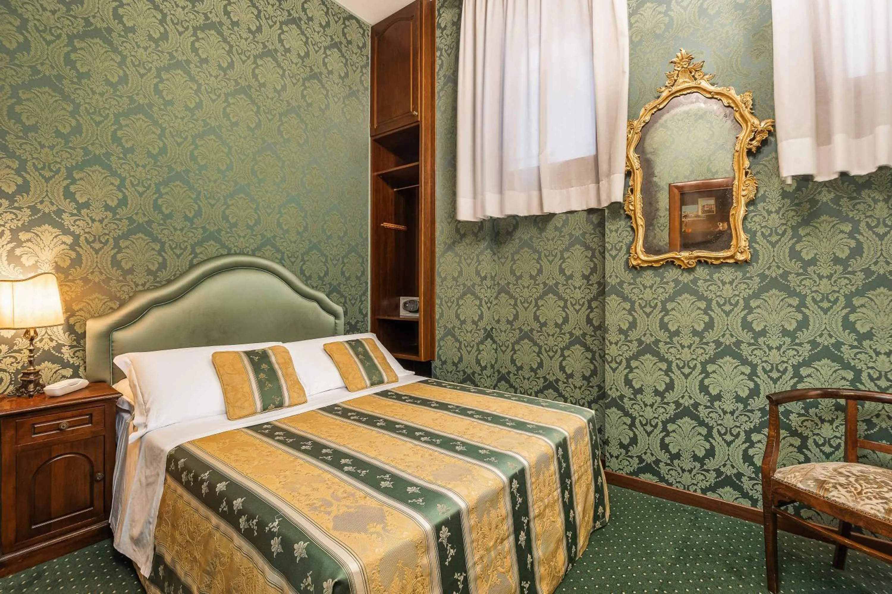 Single Room in Hotel Marconi
