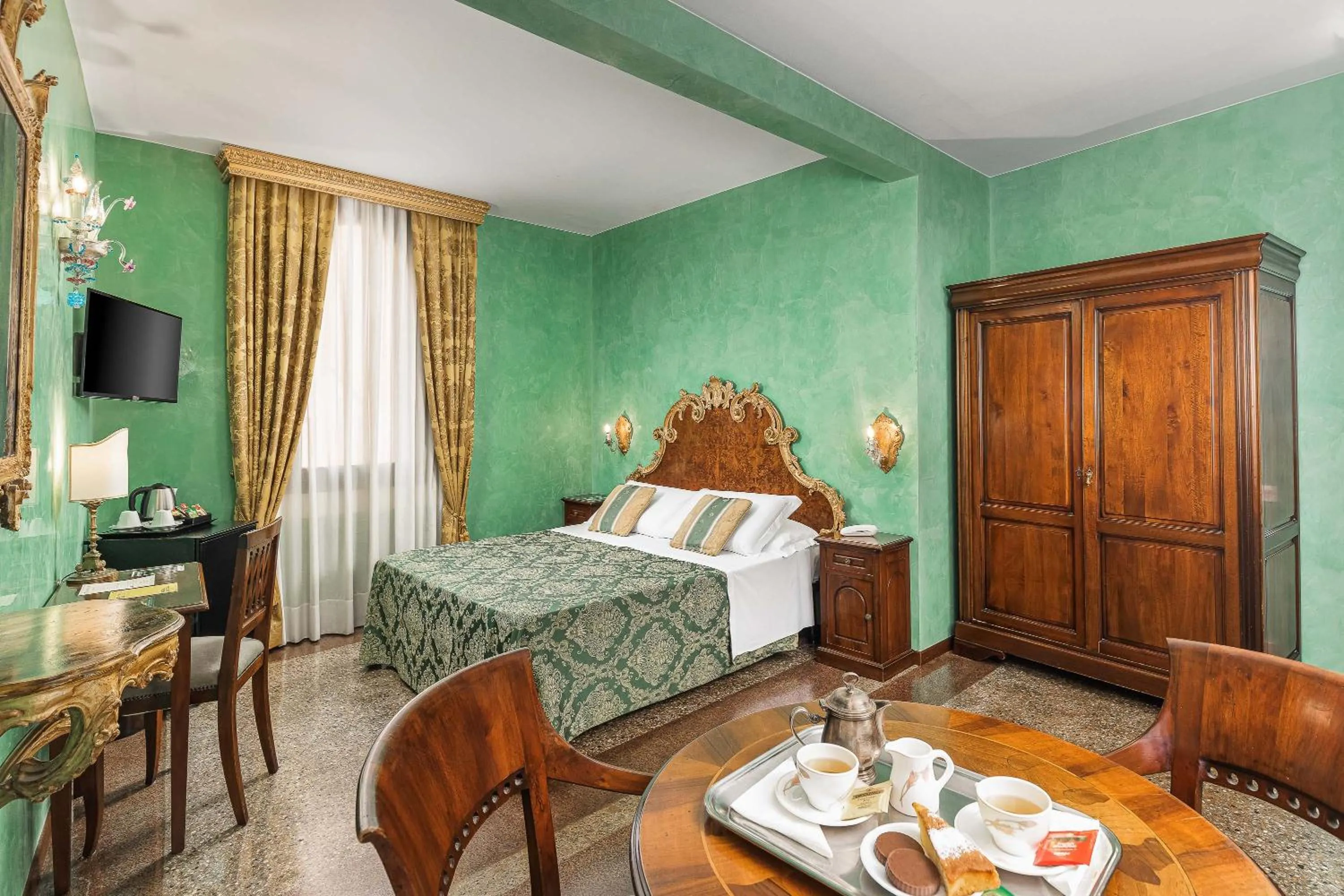 Luxury Double or Twin Room in Hotel Marconi