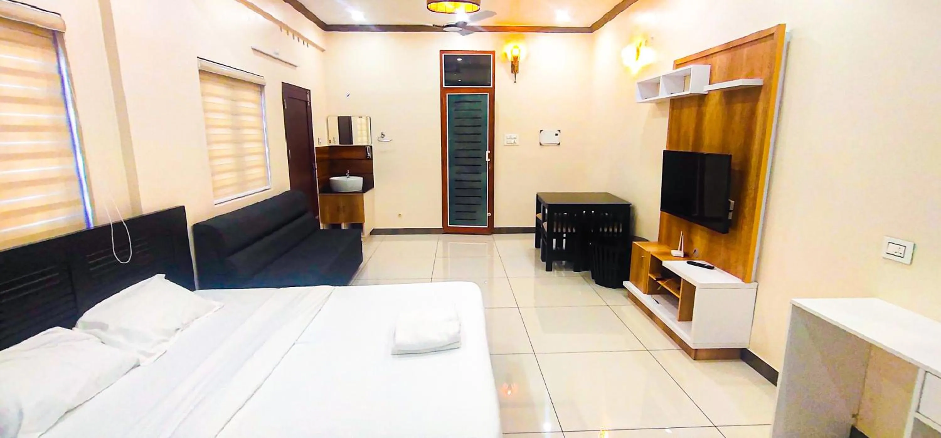 Queen Studio in Cliff Way Apartments