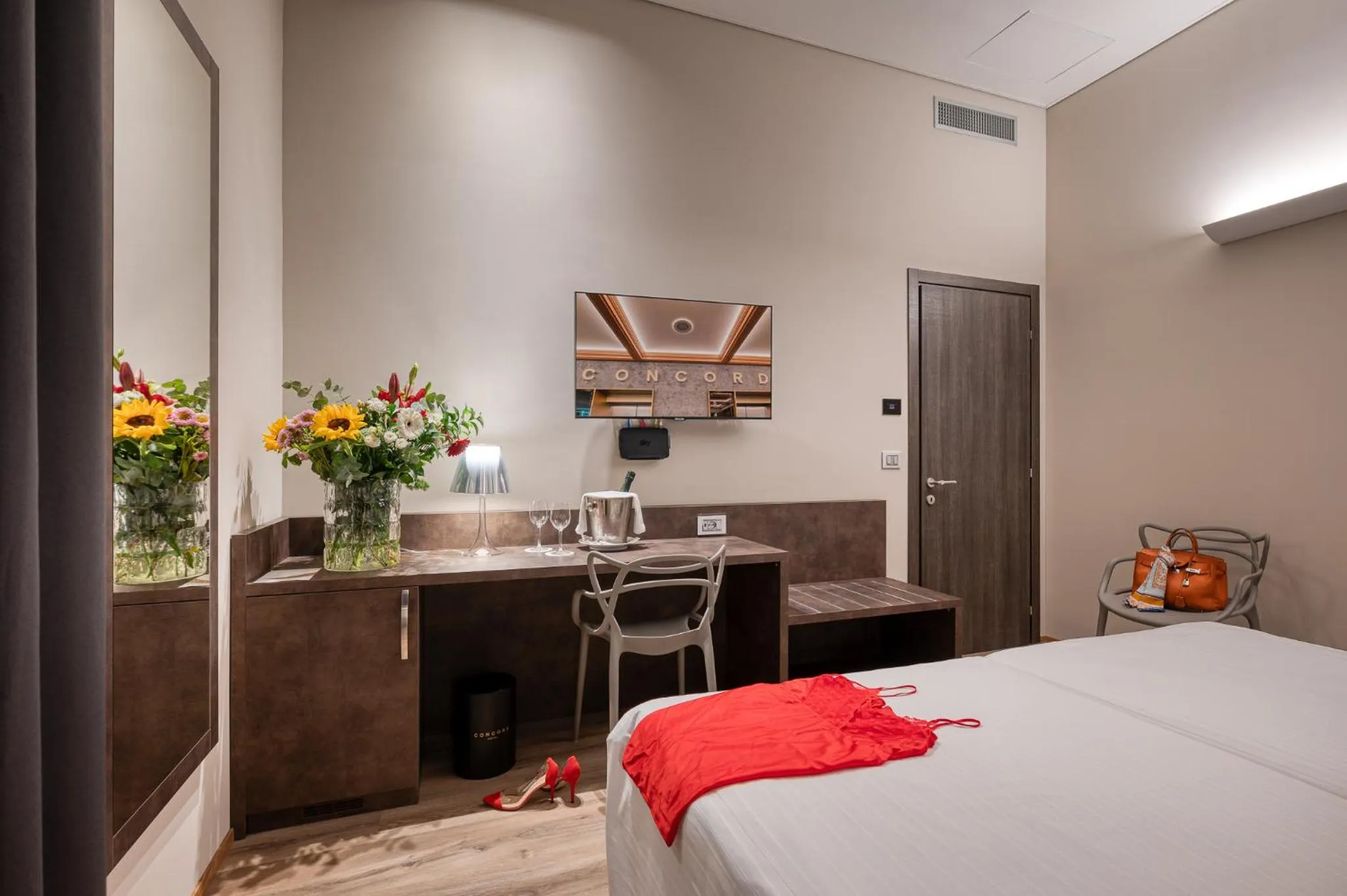 Deluxe Queen Room in Hotel Concord