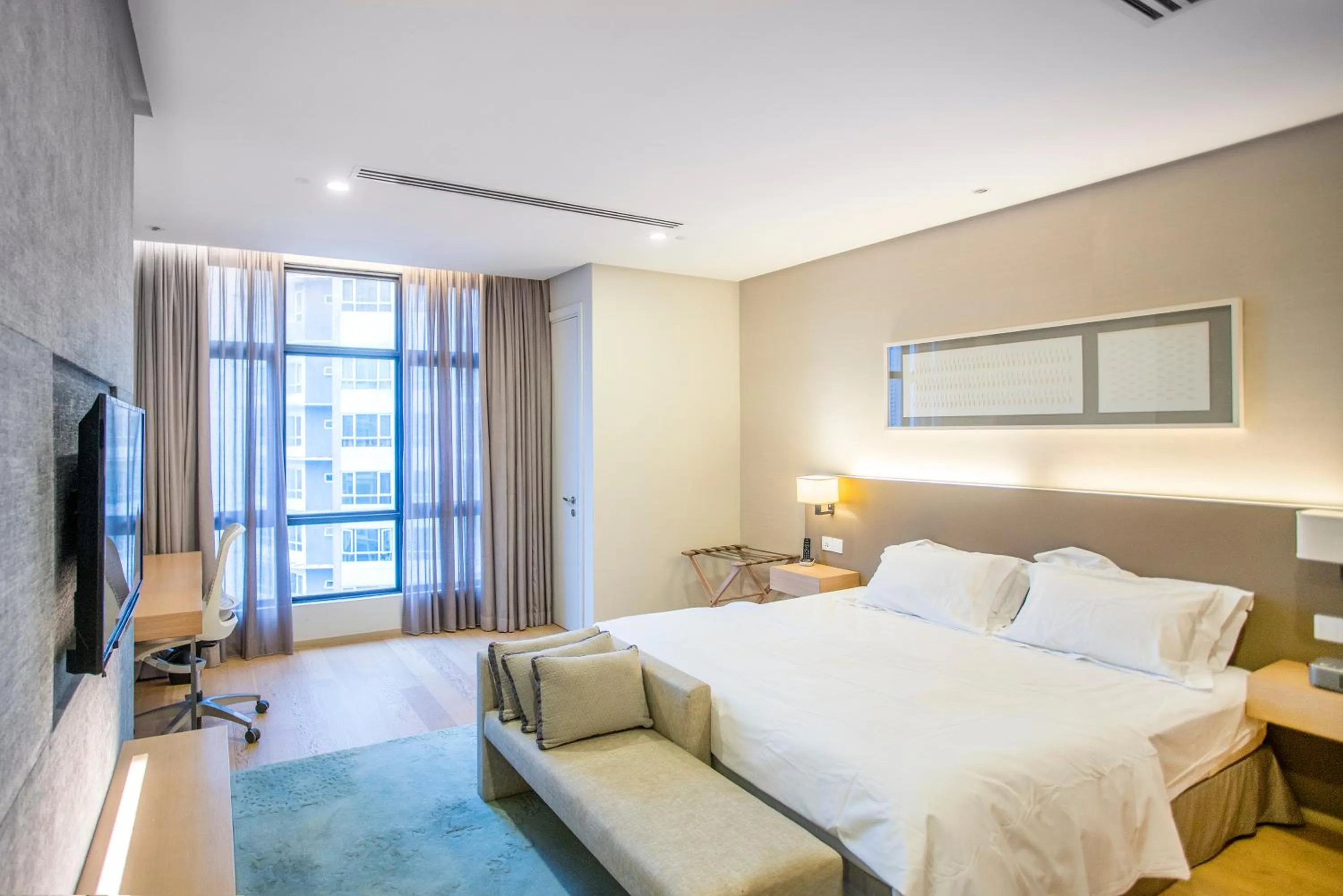 Deluxe One Bedroom Suite with Balcony in 188 Suites with Washer and Bathtub near KLCC Kula Lumpur