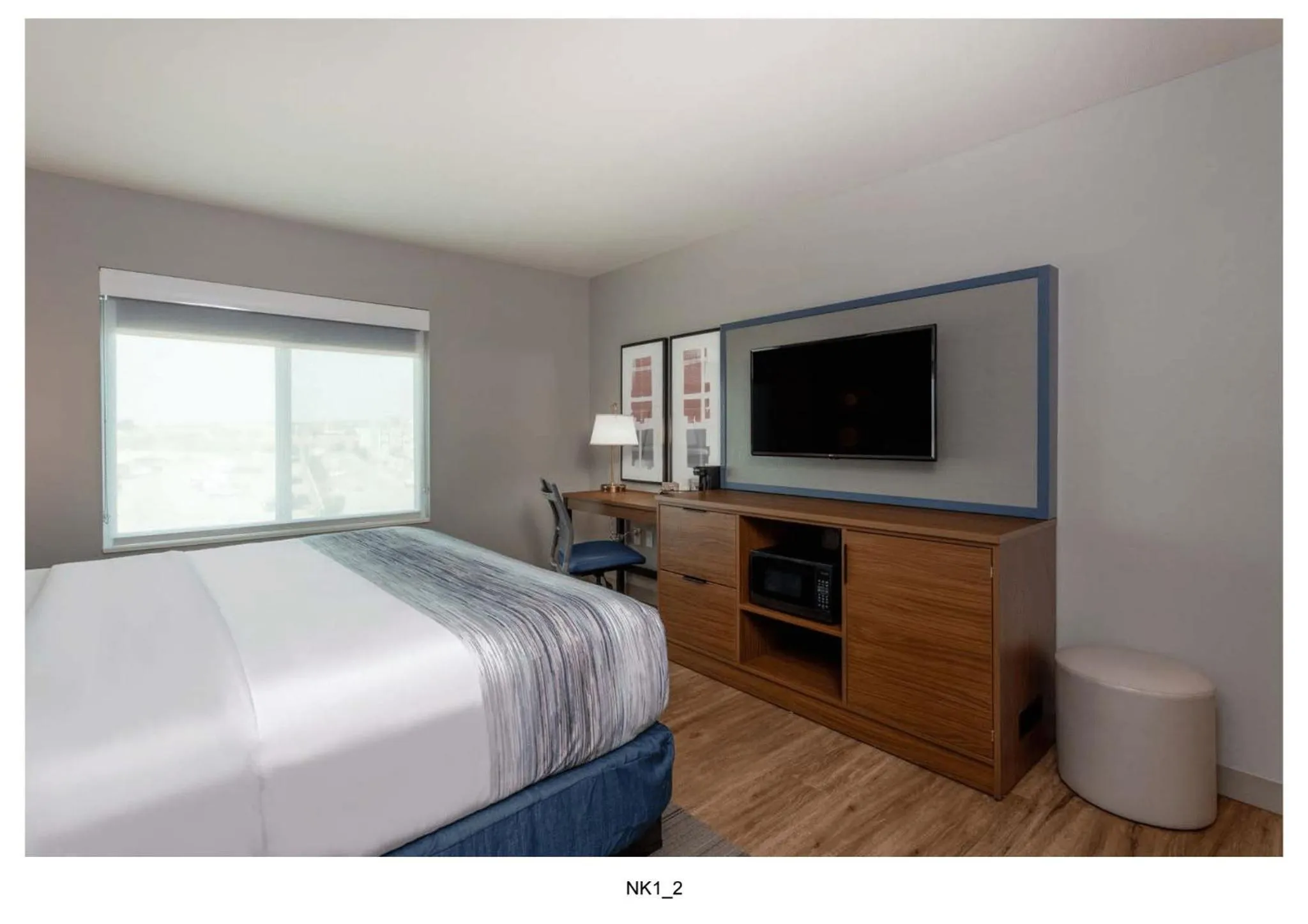 1 King Bed, Mobility/Hearing Accessible Room, Bathtub w/ Grab Bars, Non-Smoking in AmericInn by Wyndham San Angelo