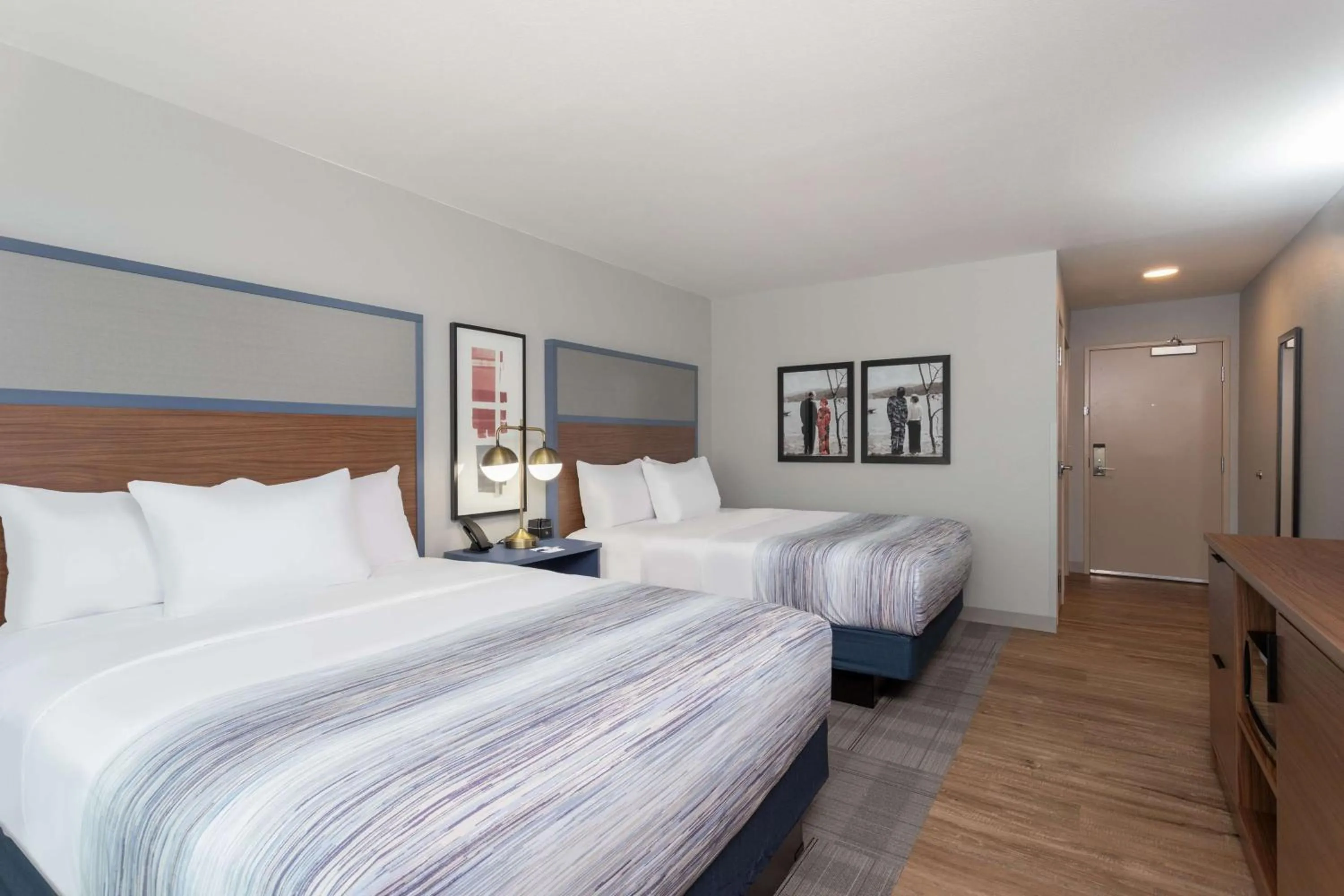 2 Queen Beds, Mobility/Hearing Accessible Business Room, Bathtub w/Grab Bars, NS in AmericInn by Wyndham San Angelo