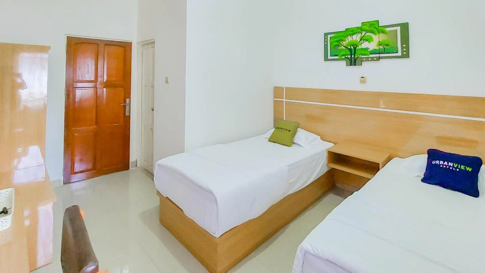 Superior Twin Room in Urbanview Hotel Bundaran Besar Palangkaraya by RedDoorz