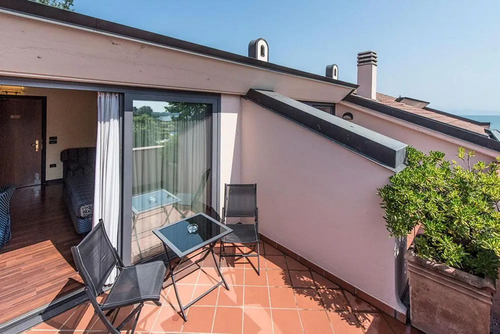 Double Room with Pool View in Yachting Hotel Mistral