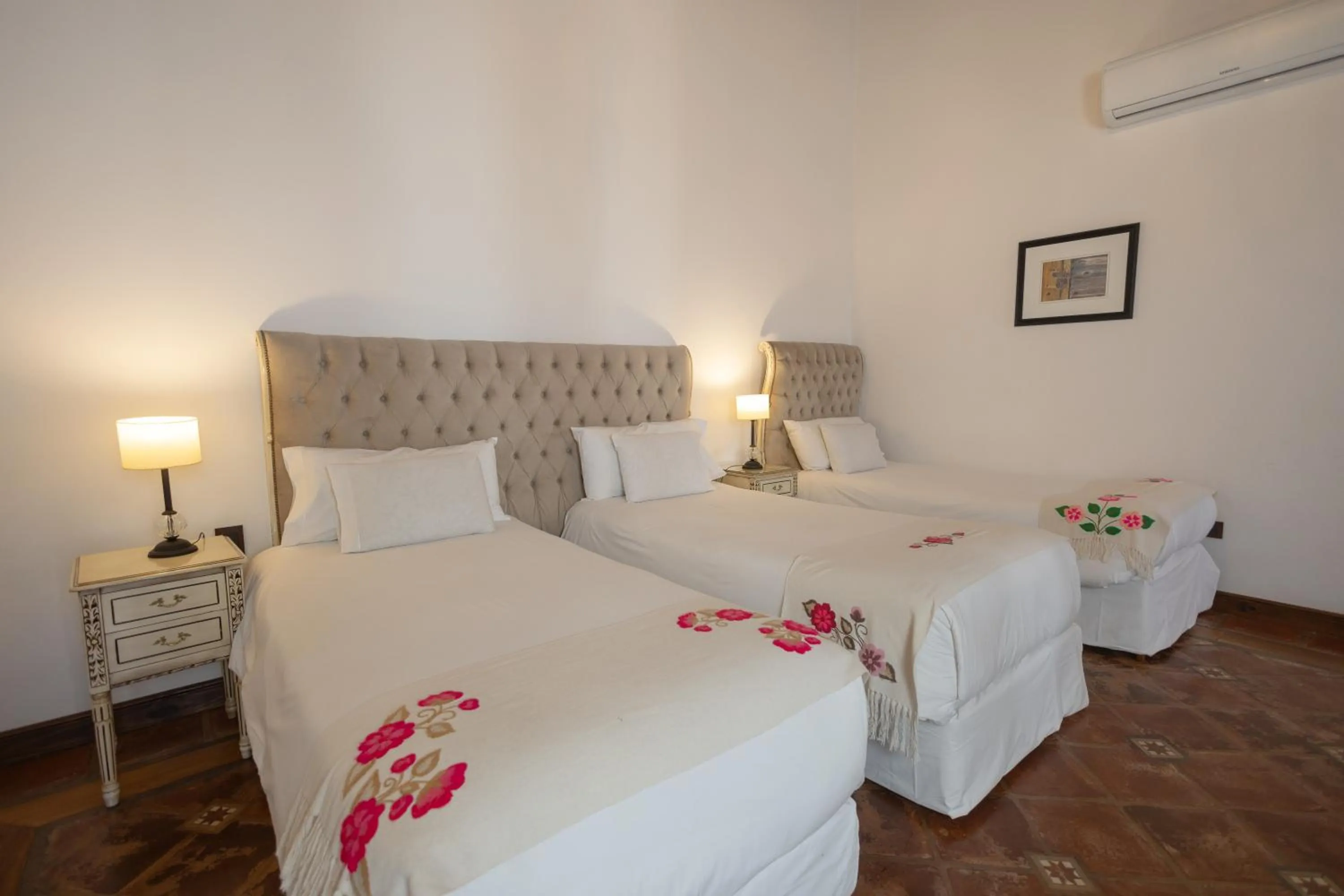 Superior Triple Room in Iraola Hotel Boutique