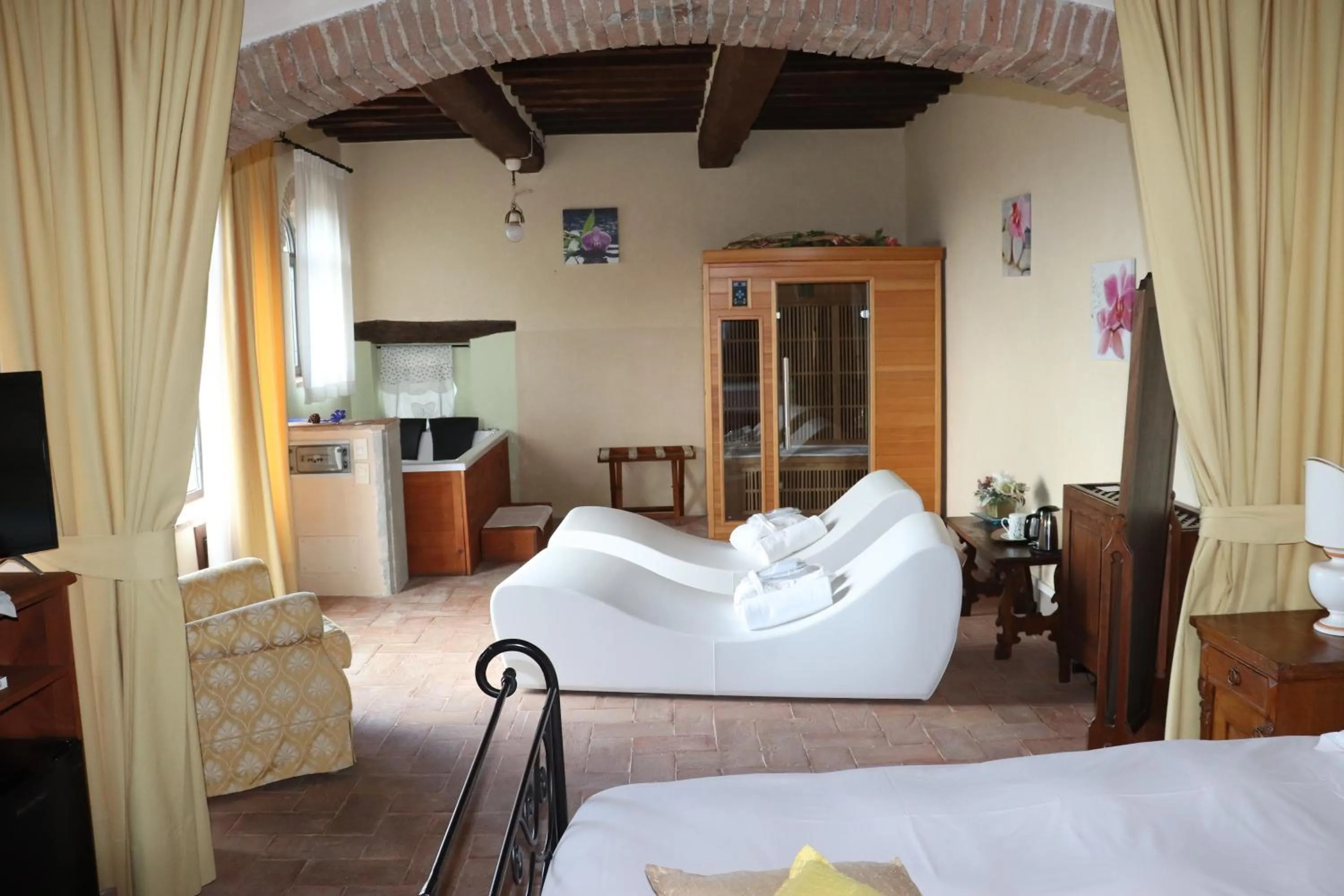 Double Room with Spa Bath in Hotel Relais Palazzo di Luglio